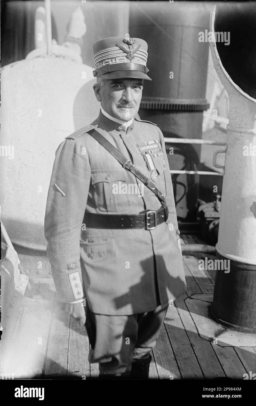 1921, 18 october , New York , USA  : The italian Generale and  Marshal of Italy  ARMANDO DIAZ  ( 1861 - 1928 ) arrive in USA . On November 1, 1921 Diaz was in Kansas City to take part in the groundbreaking ceremony for the Liberty Memorial that was being constructed there. Also present that day were Lieutenant General Baron Jacques of Belgium, Admiral David Beatty of Great Britain, Marshal Ferdinand Foch of France and General John J. Pershing of the United States. One of the main speakers was Vice President Calvin Coolidge of the United States. In 1935 bas-reliefs of Jacques, Foch, Diaz and Pe Stock Photo