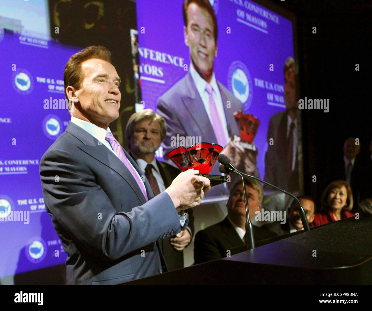 California Gov. Arnold Schwarzenegger receives the 2009 National Award