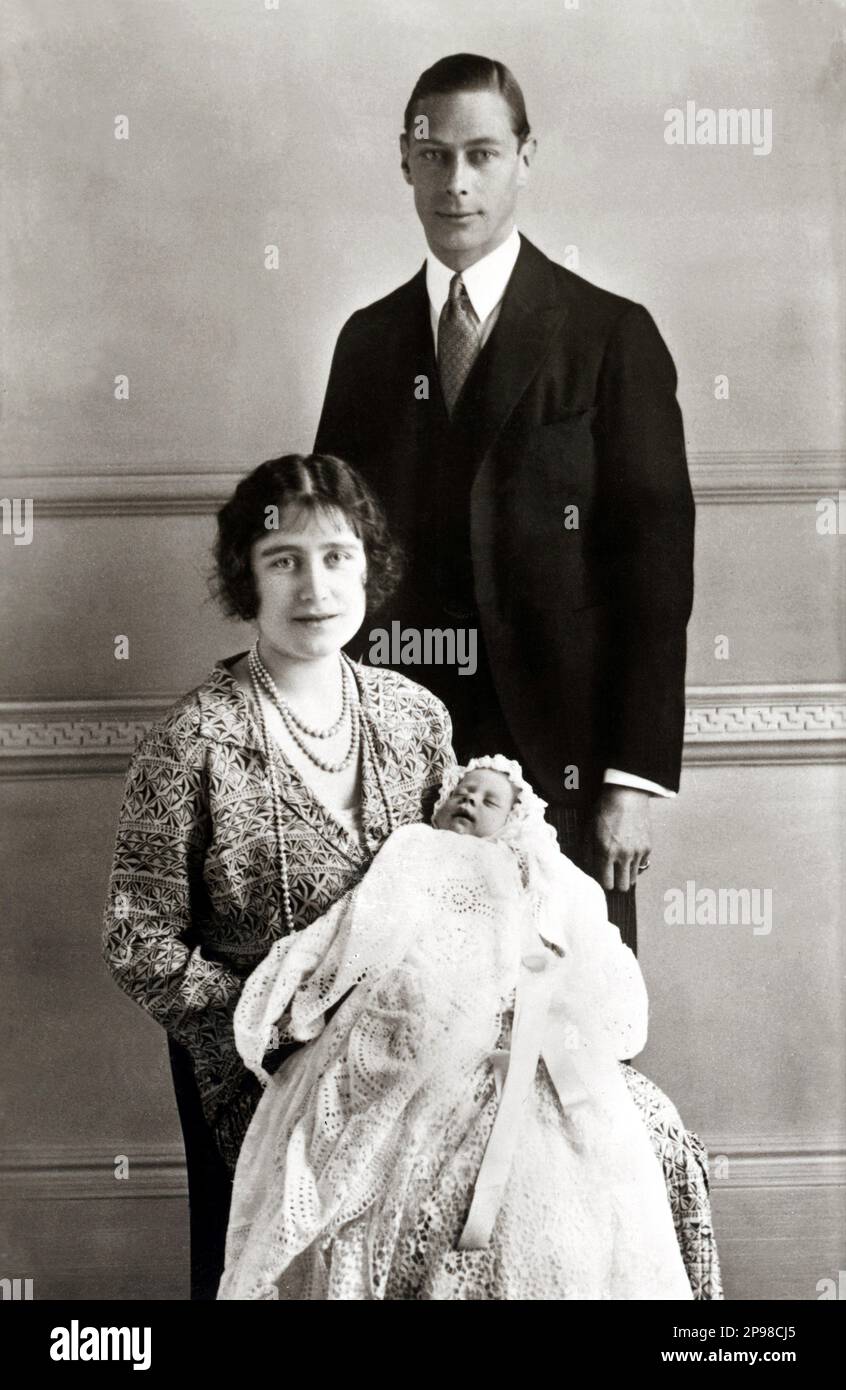 1926, London , England : The Dukes of YORK :  the  future King GEORGE VI  of the United Kingdom ( born Albert Arthur , Duke of Kent and Galles , 1895 - 1952 ) , elected in 1936, with wife ELIZABETH BOWES LYON ( 1900 - 2002 ), and the daughter  future Queen of England ELIZABETH II ( born in 1926 , elected in 1952 ) - ROYAL FAMILY - FAMIGLIA REALE - WINDSOR SAXE COBURG GOTHA - House of  WINDSOR -  House of Saxe-Coburg-Gotha - ENGLAND - GREAT BRITAIN  - royalty - nobili - Nobiltà  - portrait - ritratto  - colana di perle - pearls necklace - jewels - jewellery - bijoux - gioiello - gioielli  ---- Stock Photo