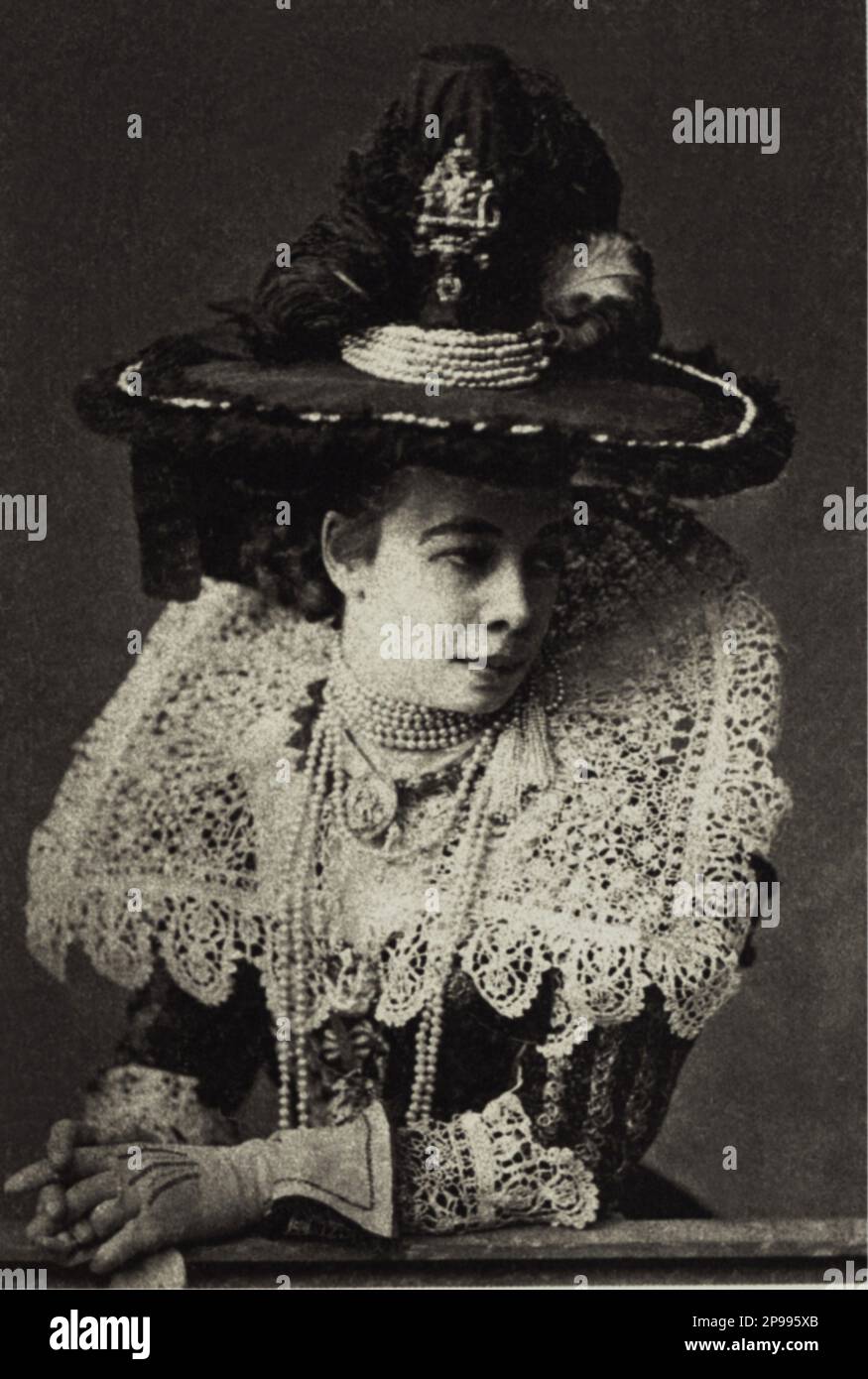 1877 , Wien , Austria : Princess PAULINE Clémentine de METTERNICH Winneburg zu Beilstein, née Countess Pauline Clémentine Marie Walburga Sandor de Szlavnicza, ( Vienna 1836  -  1921 ) was a famous Viennese and Parisian socialite of great charm and elegance. She was an important promoter of the work of the German composer Richard Wagner and the Czech composer Bedrich Smetana . In 1856 she married Prince Richard von Metternich, a son of chancellor Prince Klemens Wenzel von Metternich so they were a husband and a wife and an uncle and a niece simultaneously. Portrayed by impressionist painter Edg Stock Photo
