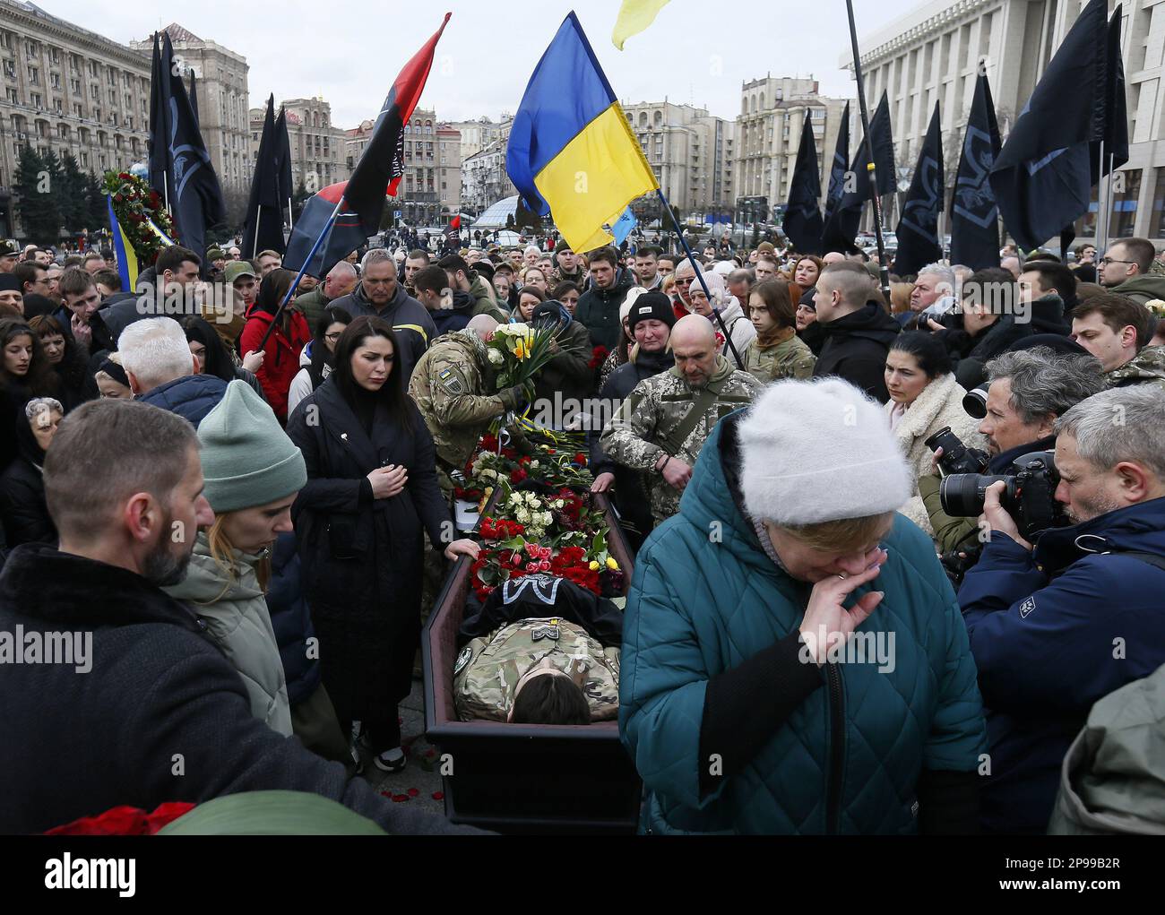 (EDITOR'S NOTE: Image Depicts Death)People Pay Their Respect Around The ...