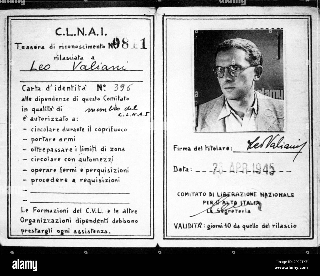 The italian anti-fascist politician , journalist and partisan LEO VALIANI ( Fiume 1909 - Milano  1999 ).  imprisoned under the Fascist regime. he later fled in France and returned in Italy in 1943, taking part to the resistance against the German occupation in northern Italy. A member of the Partito d'Azione, in 1956 - 1962 he adhered to the Italian Radical Party and, in 1980s, to the Italian Republican Party . He was named senator for life in 1980 by Sandro Pertini . As a journalist, Valiani collaborated with Il Mondo, L'Espresso and Il Corriere della Sera, among the others.- POLITICO - POLIT Stock Photo