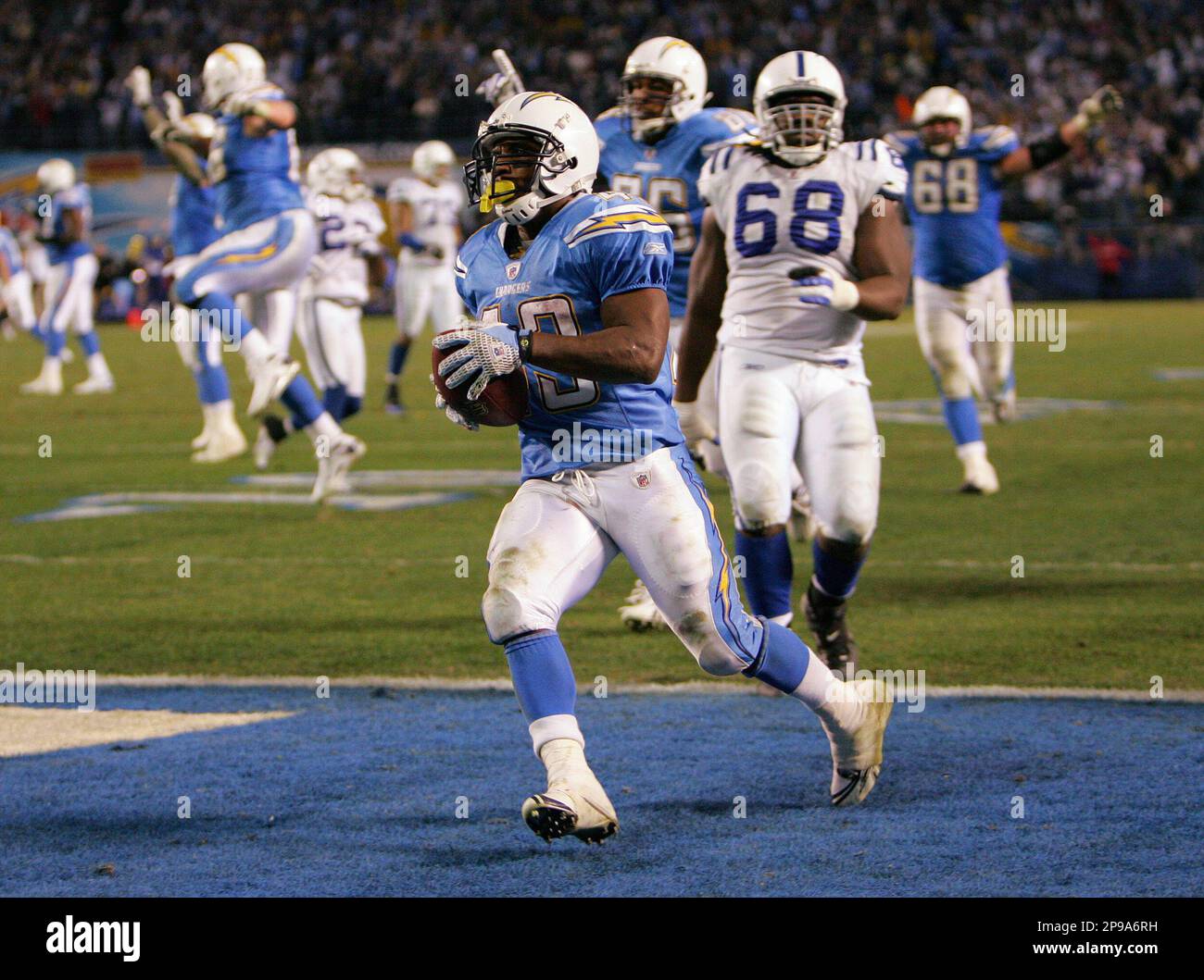 San Diego Chargers' Darren Sproles, center, scores the winning