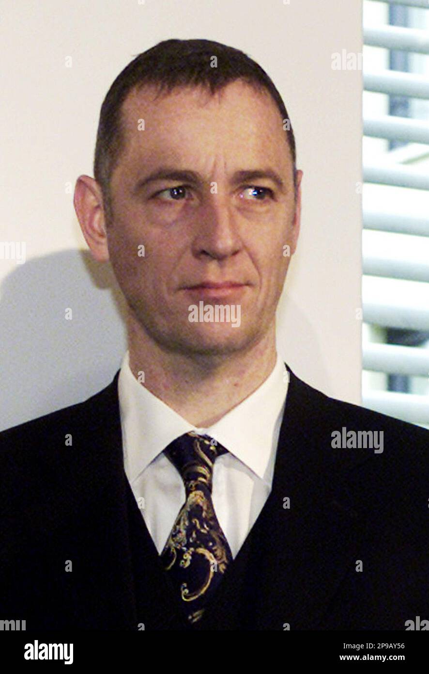 **ARCHIV** Andreas von Zitzewitz fotografiert am 13. November 2001 in