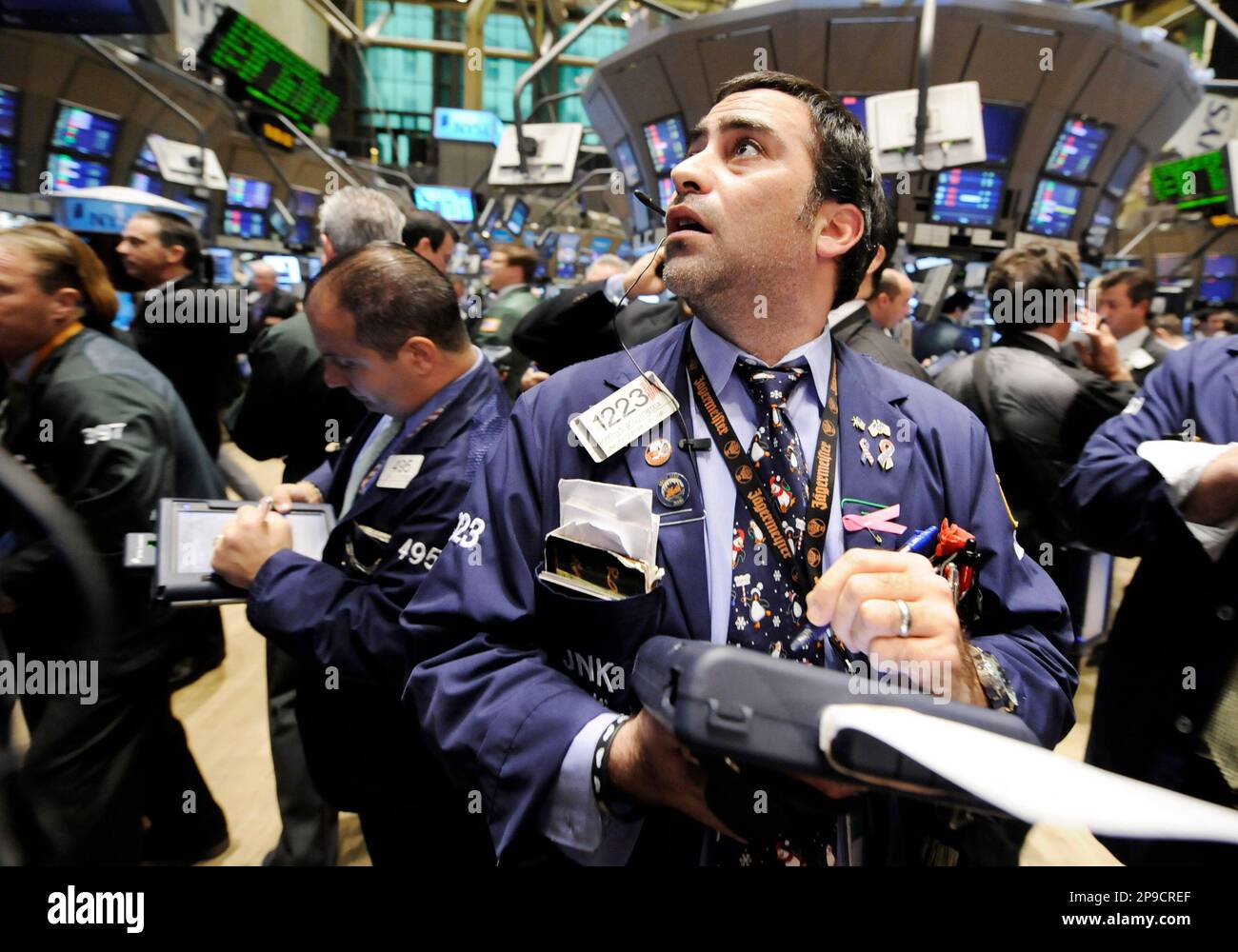 Trader Joe Acquafredda, right, works on the floor of the New York Stock  Exchange, Tuesday Dec. 2, 2008. (AP Photo/Richard Drew Stock Photo - Alamy