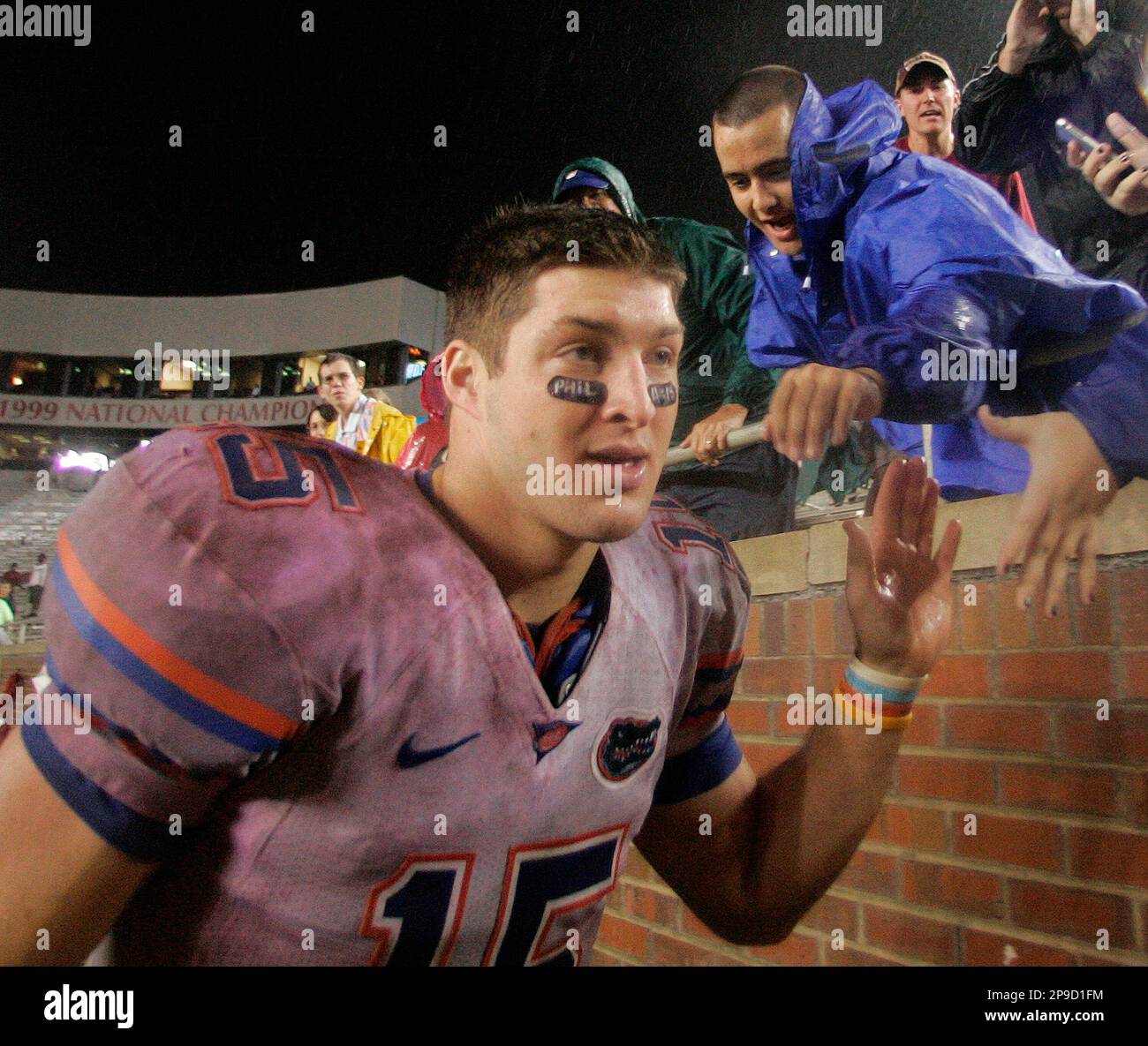 during the first half of the BCS National Championship NCAA college football  game Monday, Jan. 10, 2011, in Glendale, Ariz. (AP Photo/Matt York Stock  Photo - Alamy