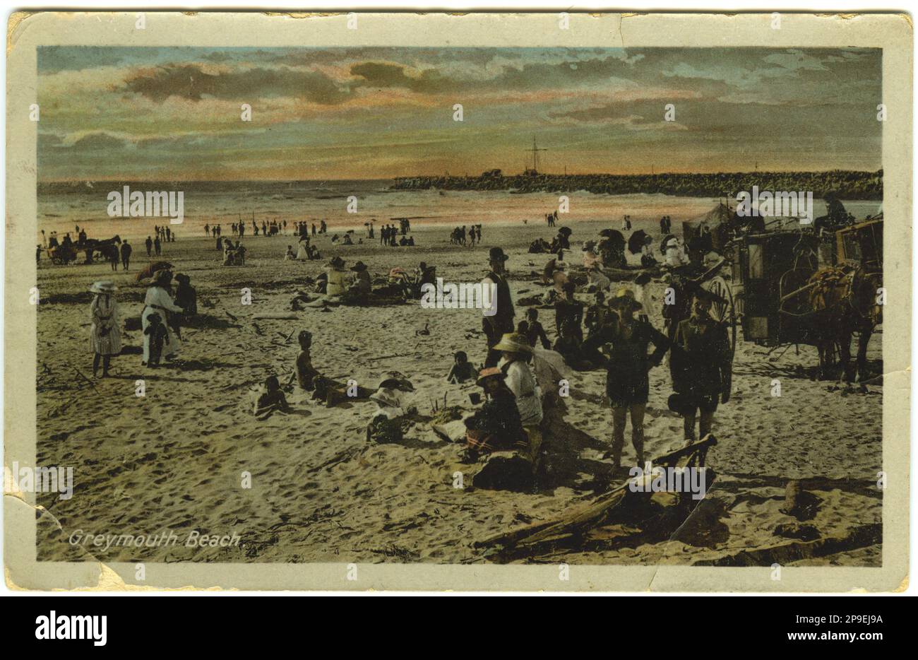 1930s family beach hi-res stock photography and images - Alamy