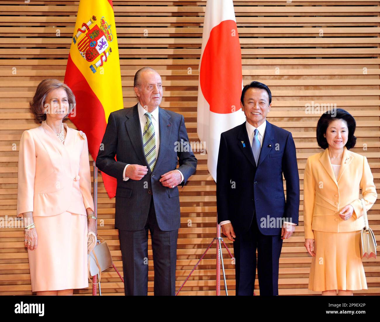 Spanish King Juan Carlos , center left, and Queen Sofia, left, pose with  Japanese Prime Minister Taro Aso and his wife Chikako prior to their  luncheon at the prime minister's official residence