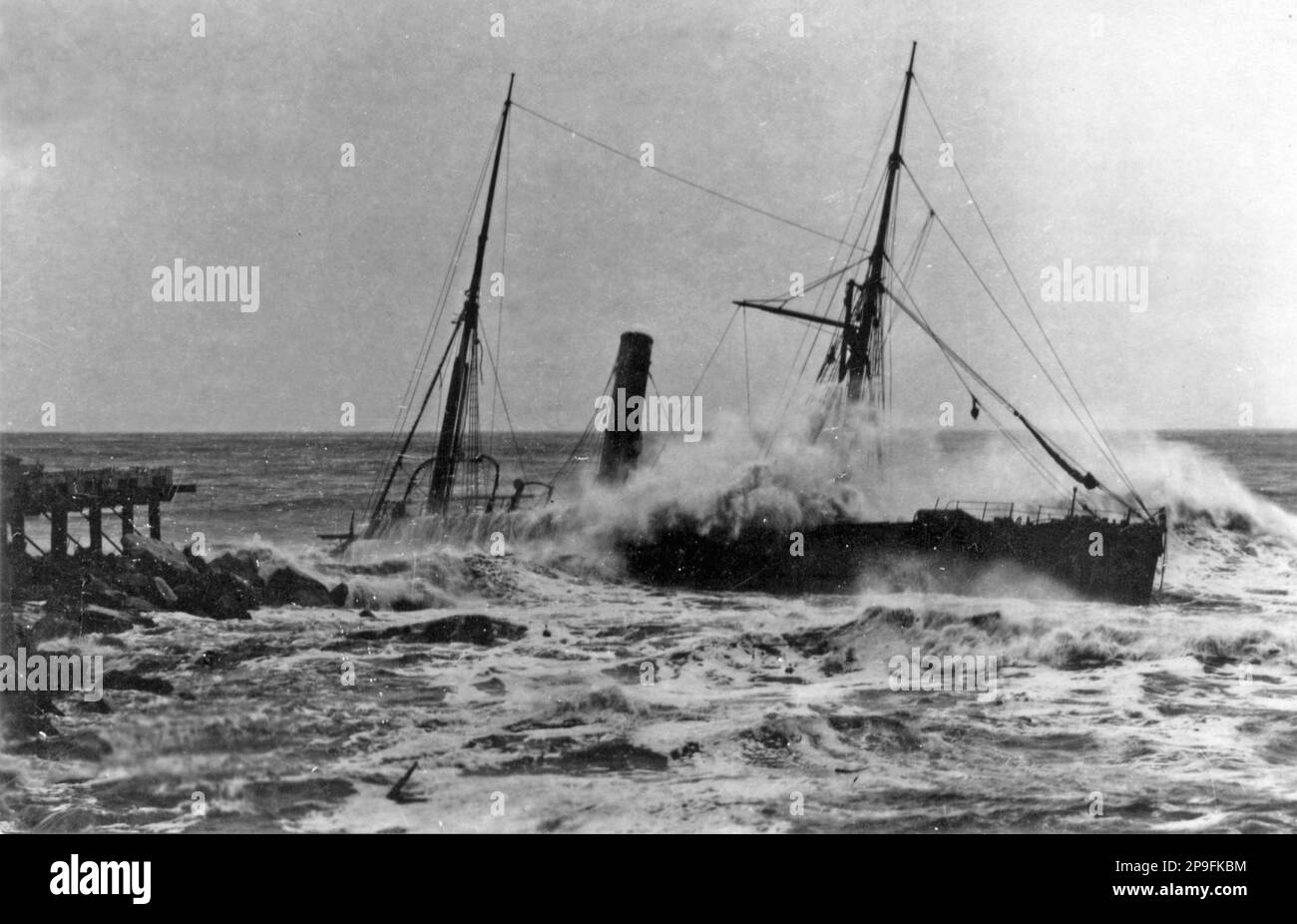 The steamship Taupo breaks up on the tiphead at Greymouth, Westland, New Zealand, July 1900. Stock Photo