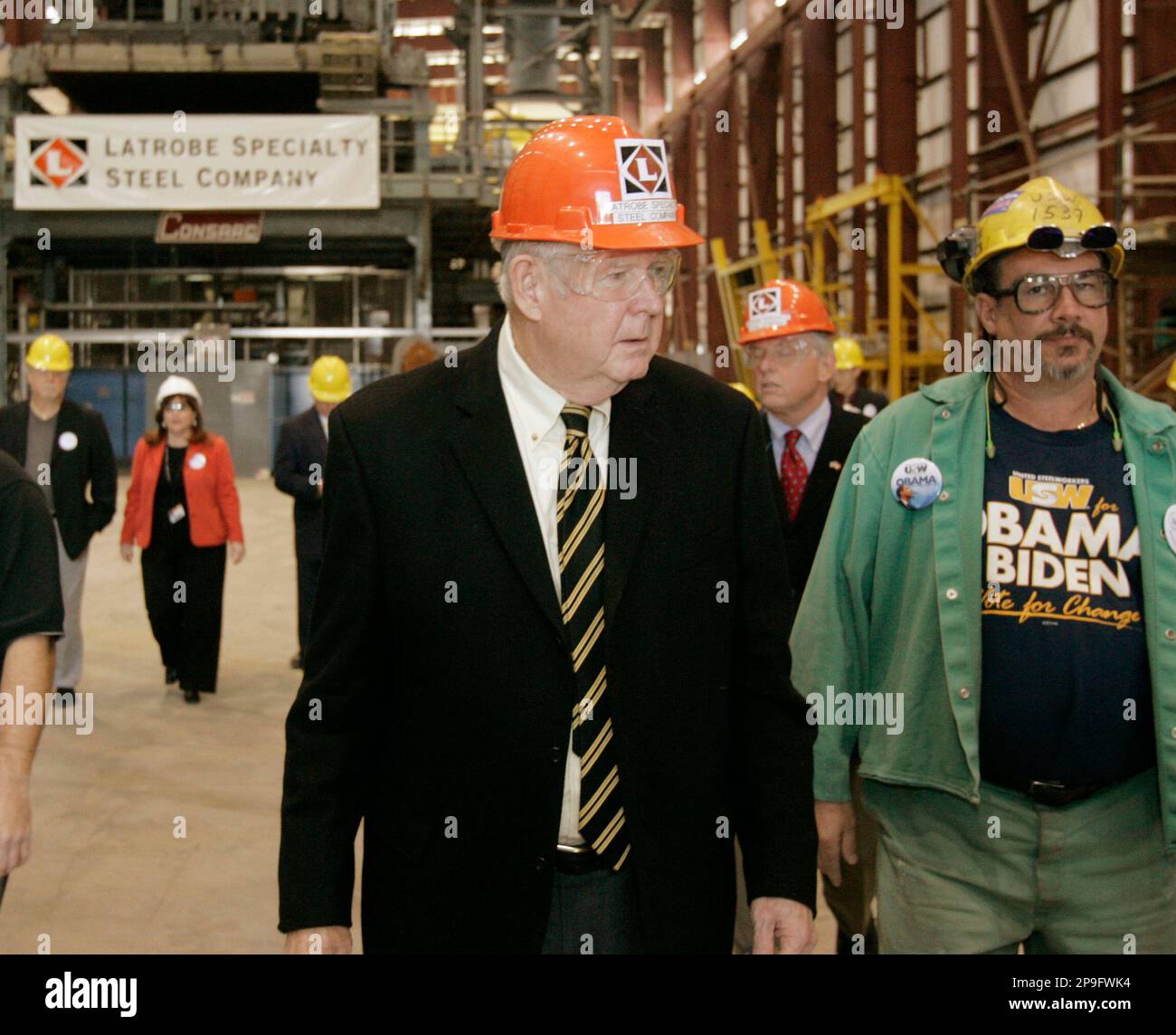 U.S. Rep. John Murtha, DPa., center, walks with Unites Steel Workers