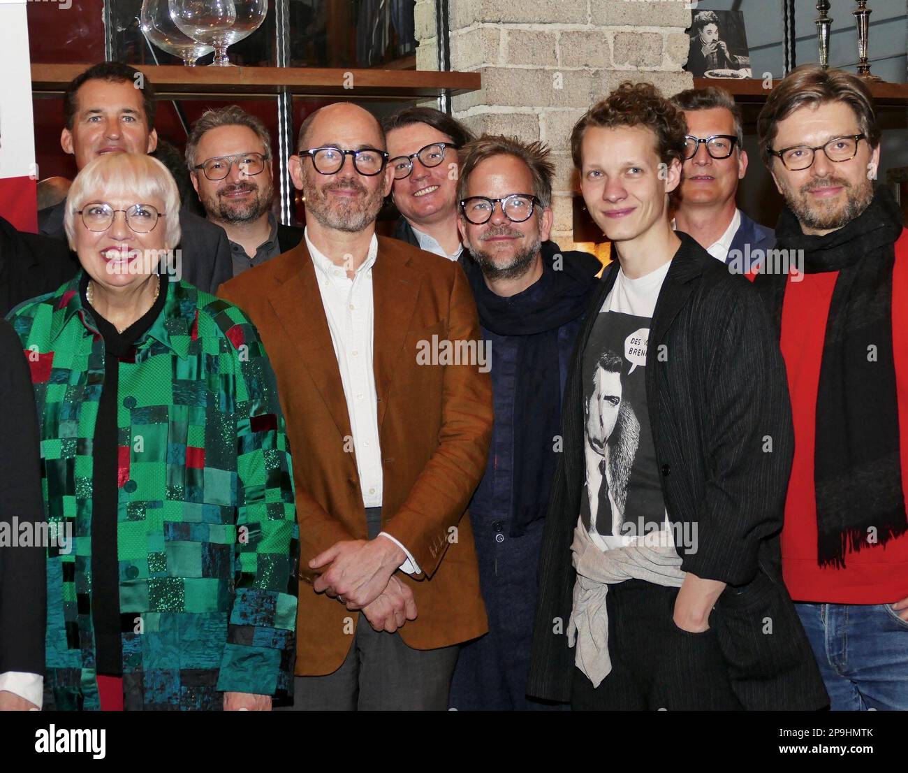 Los Angeles, USA. 10th Mar, 2023. Claudia Roth (l), Minister of State for Culture, stands together with Edward Berger (front, 2nd from left), director 'Im Westen nichts Neues,' and Felix Kammerer (3rd from right), actor 'Im Westen nichts Neues,' and Florian Hoffmeister (r), cinematographer, nominated for 'Best Cinematography' for the musical drama 'Tár,' at a reception for the German Oscar nominees hosted by German Films, the foreign representative of German film. Credit: Barbara Munker/dpa/Alamy Live News Stock Photo
