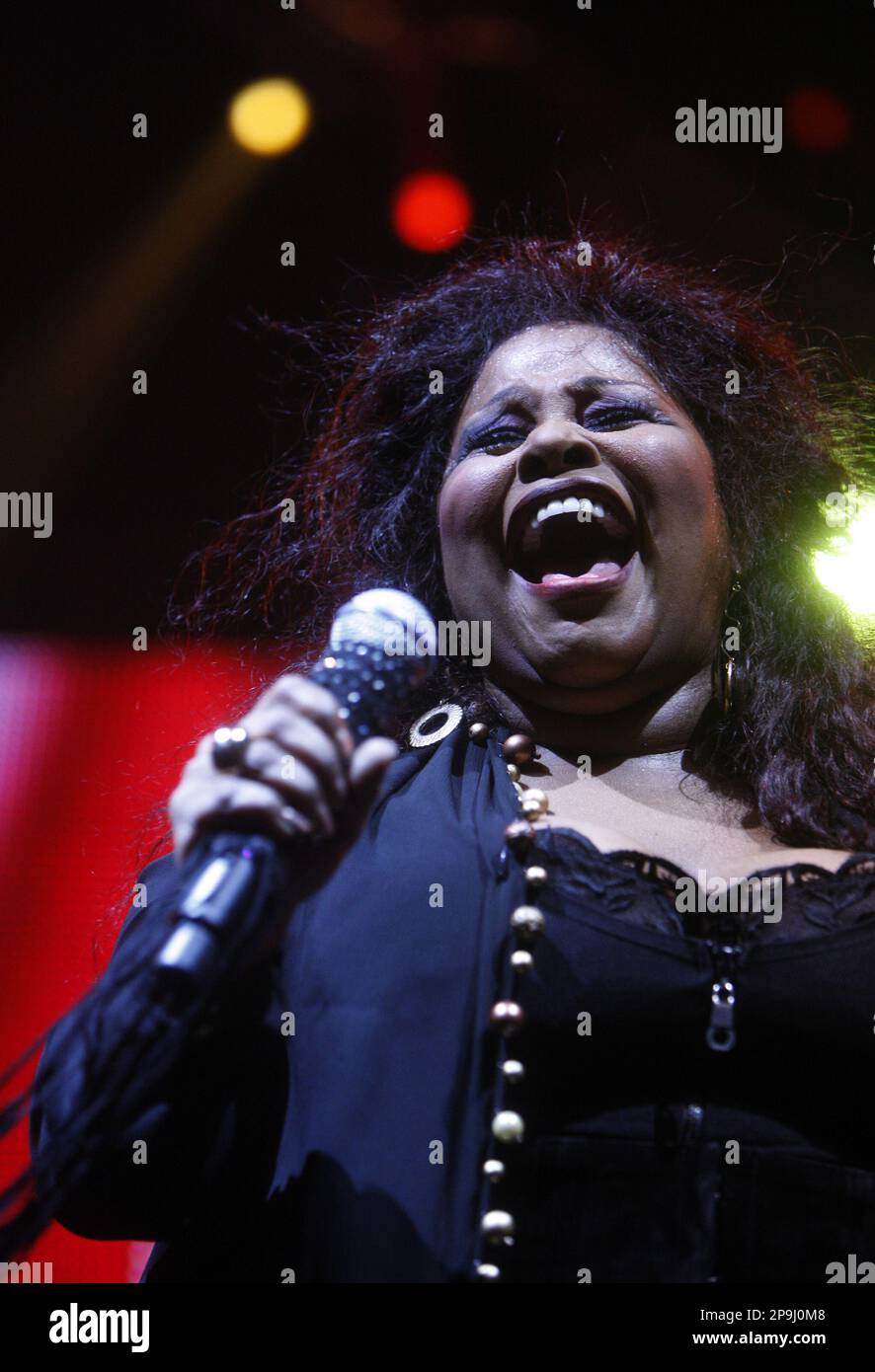 Recording artist Chaka Khan performs at the Diesel xXx party Saturday, Oct.  11, 2008 in the Brooklyn borough of New York. (AP PhotoGary He Stock Photo  - Alamy
