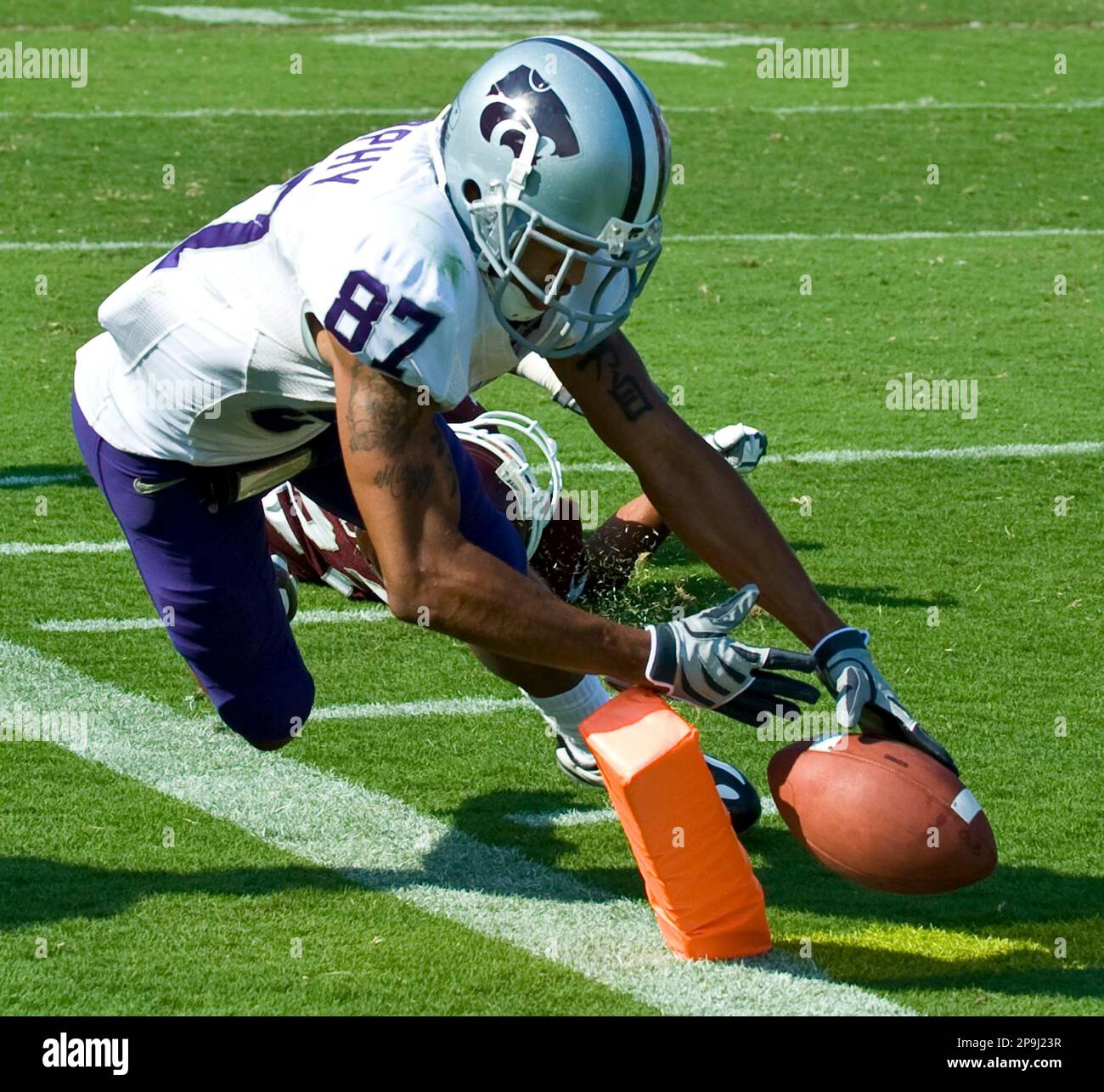 Kansas State receiver Deon Murphy (87) tries to reach the goal line