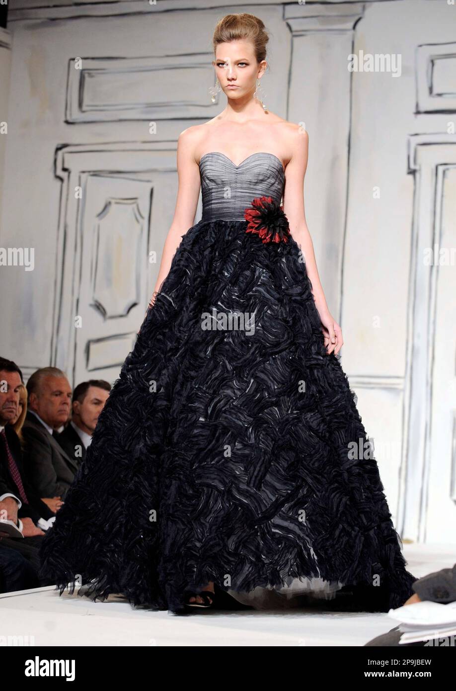 FOR USE WITH AP LIFESTYLES** **FILE** This Sept. 10, 2008 file photo shows  the spring 2009 collection of designer Oscar de la Renta is modeled during  Fashion Week in New York. While