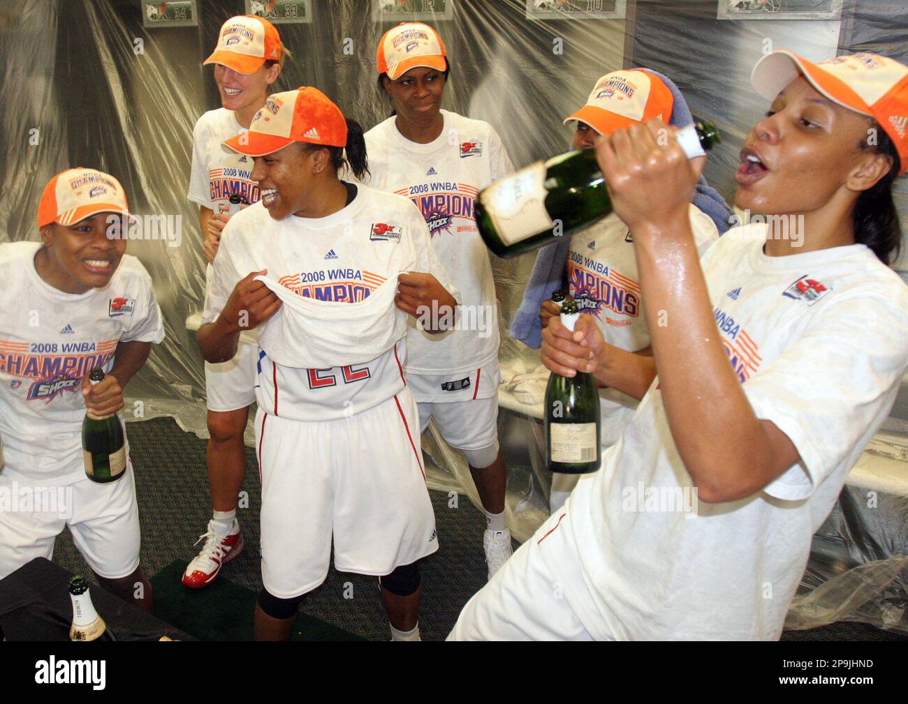 WNBA Detroit Shock サイン入り写真 Amazon.com: Signed 2006 WNBA Shock Auto'd Champions Locker