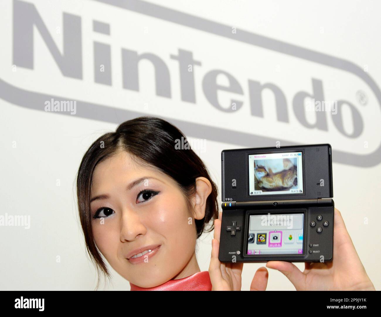 Nintendo DSi makes gaming more social