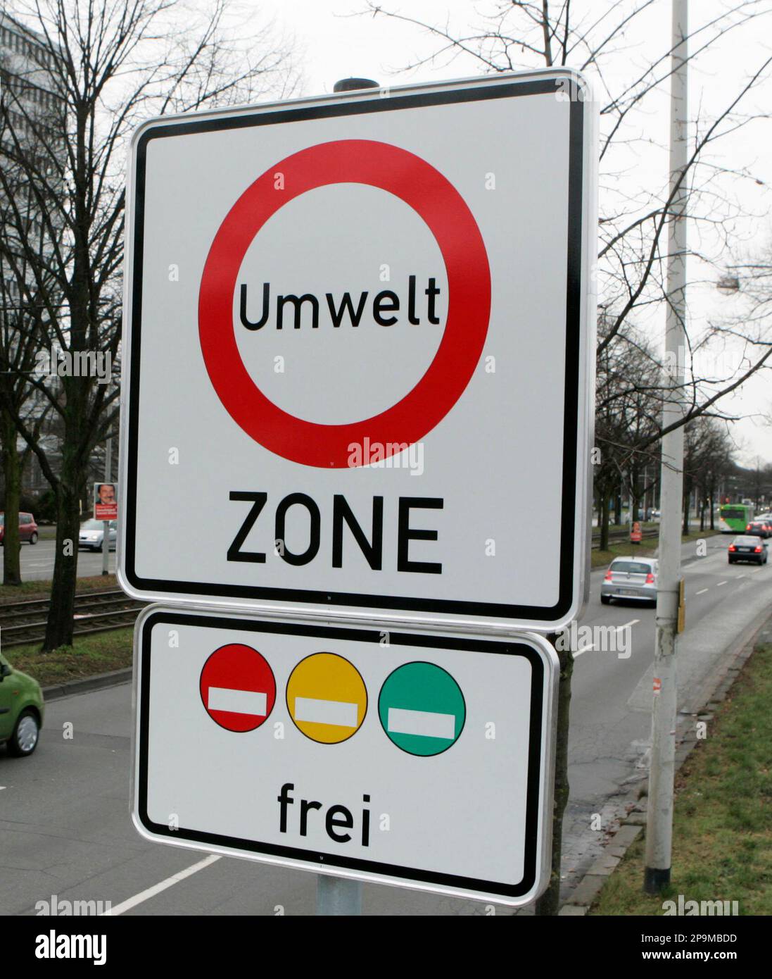 **ARCHIV** Ein Verkehrsschild weist am 8. Januar 2008, in Hannover auf