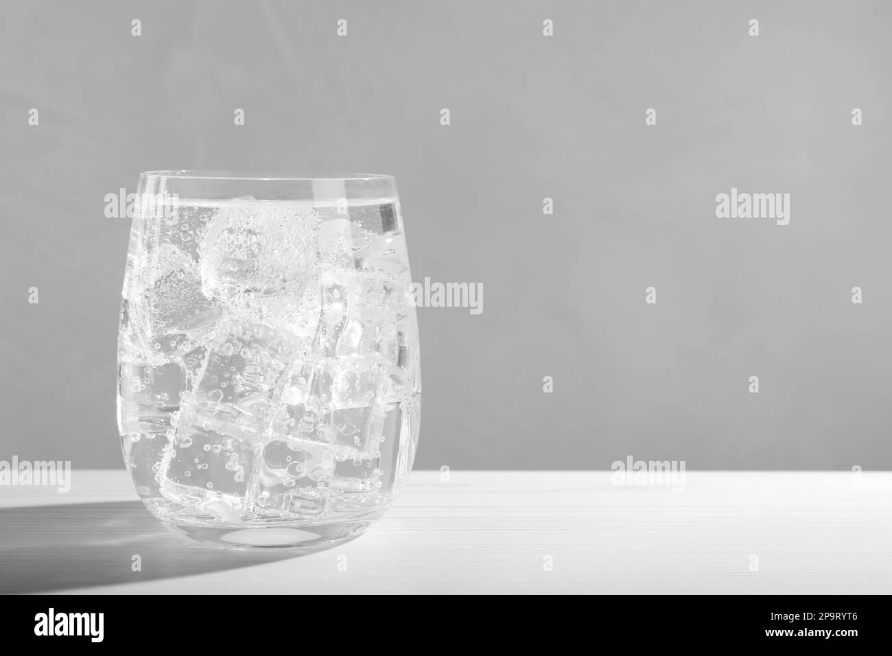 Lemonade with sparkling water Black and White Stock Photos & Images Alamy