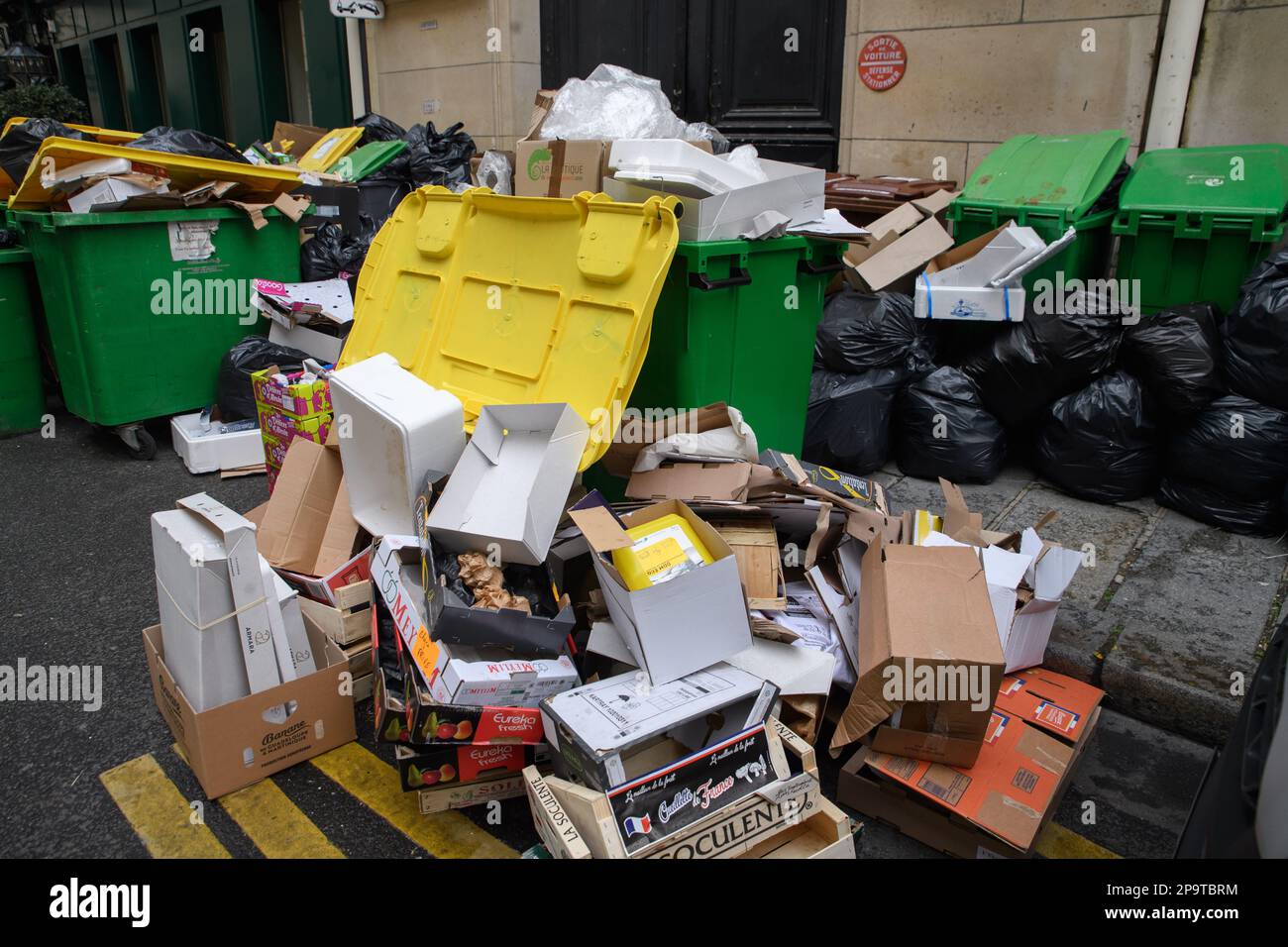 Julien Mattia / Le Pictorium Garbage collectors' strike in Paris 11/3/2023 France / Ilede