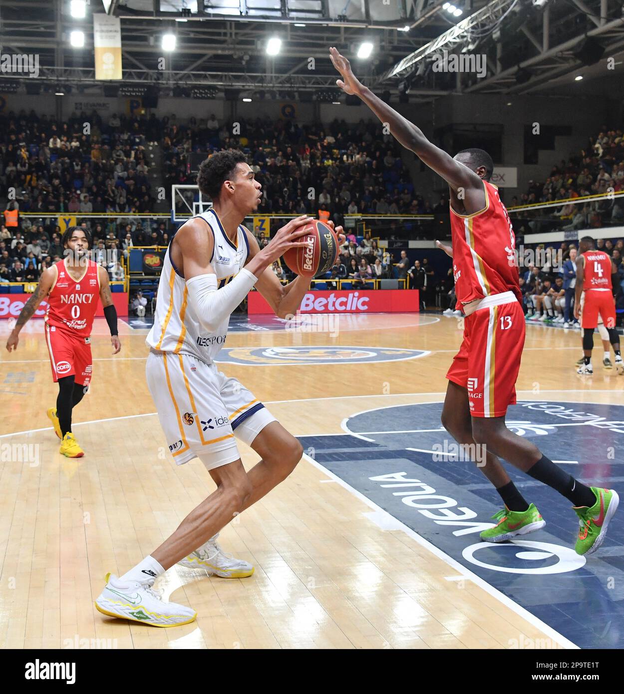 Levallois Perret, France. 10th Mar, 2023. Metropolitan 92' power forward  Victor Wembanyama (R) fights for the ball with Nancy's Caleb Walker (2ndL)  during the French Elite basketball match between Boulogne-Levallois  Metropolitans 92