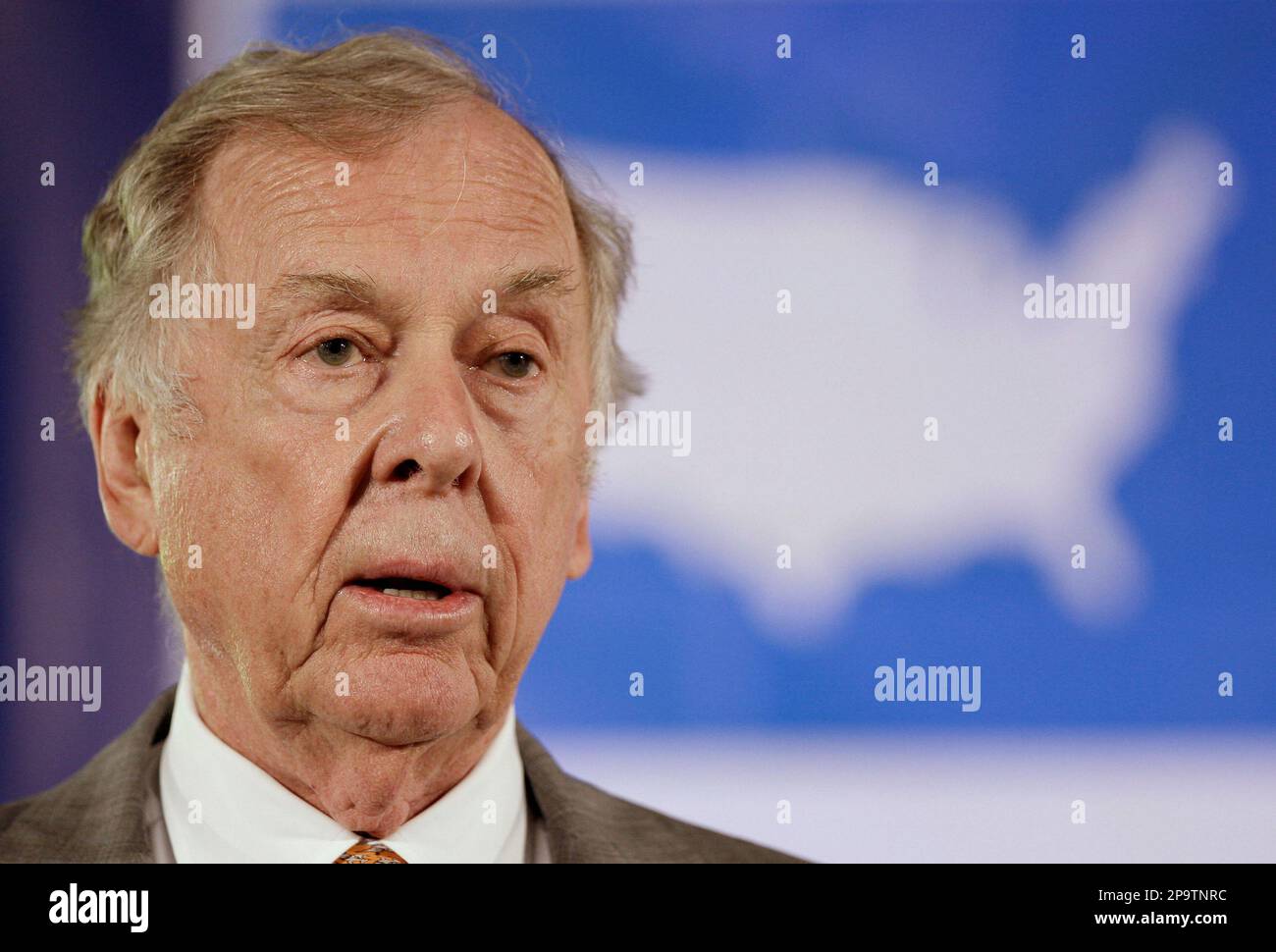 Oil and gas developer T. Boone Pickens addresses a town hall meeting on ...