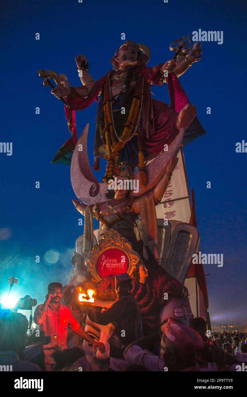 Ganapati Visarjan in Mumbai , Girgaon Chowpaty, Girgaum chowpatty Ganesh Visarjan, Ganesh Festival. Mumbai, Maharashtra, India Stock Photo