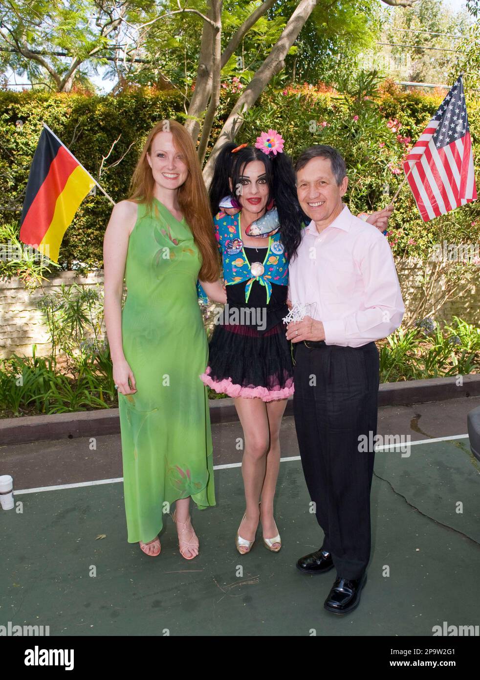 Dennis J.Kucinich, with his wife Elizabeth Kucinich, and German singer