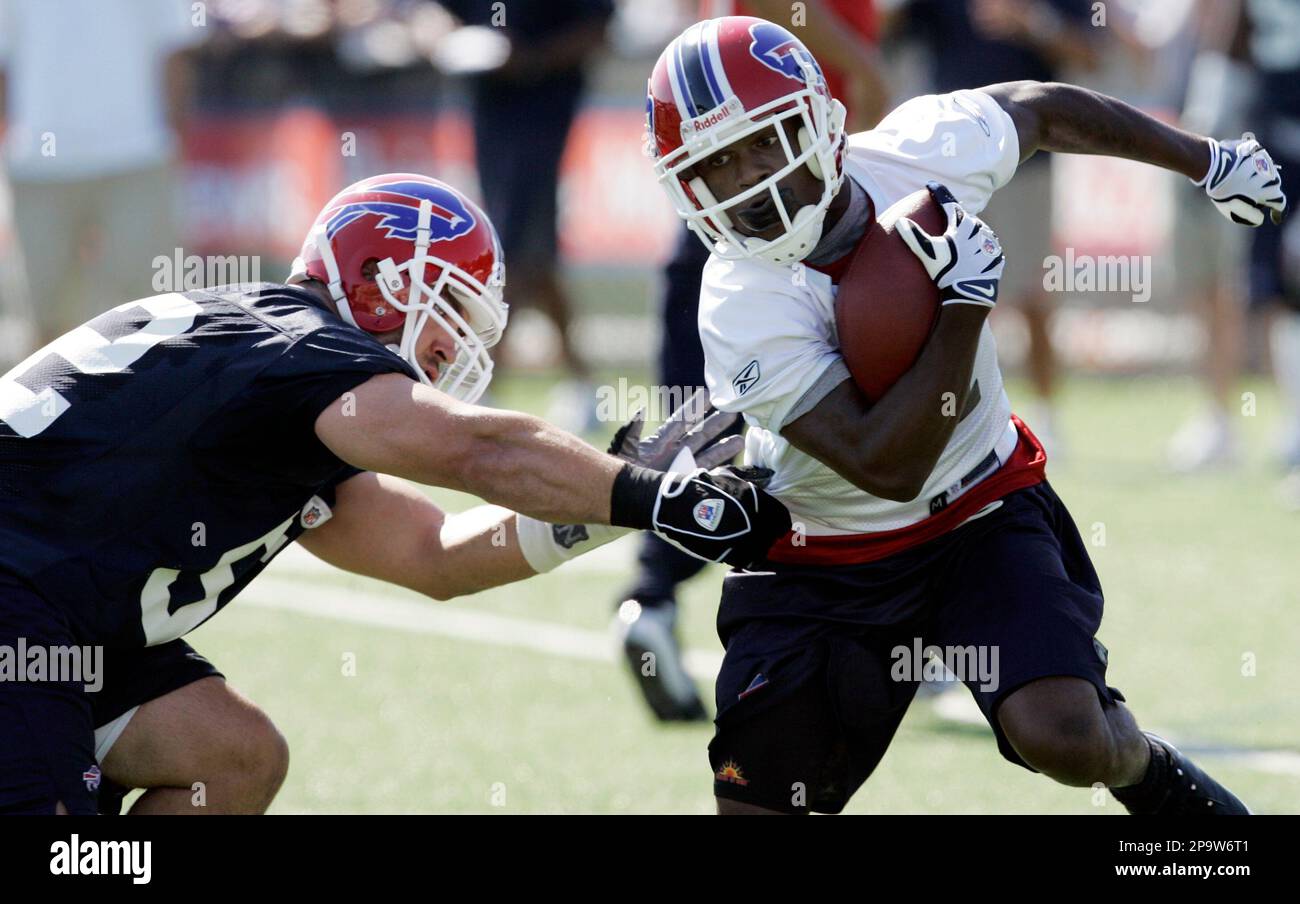 Buffalo Bills' Roscoe Parrish (11) escapes a tackle by Bills' John