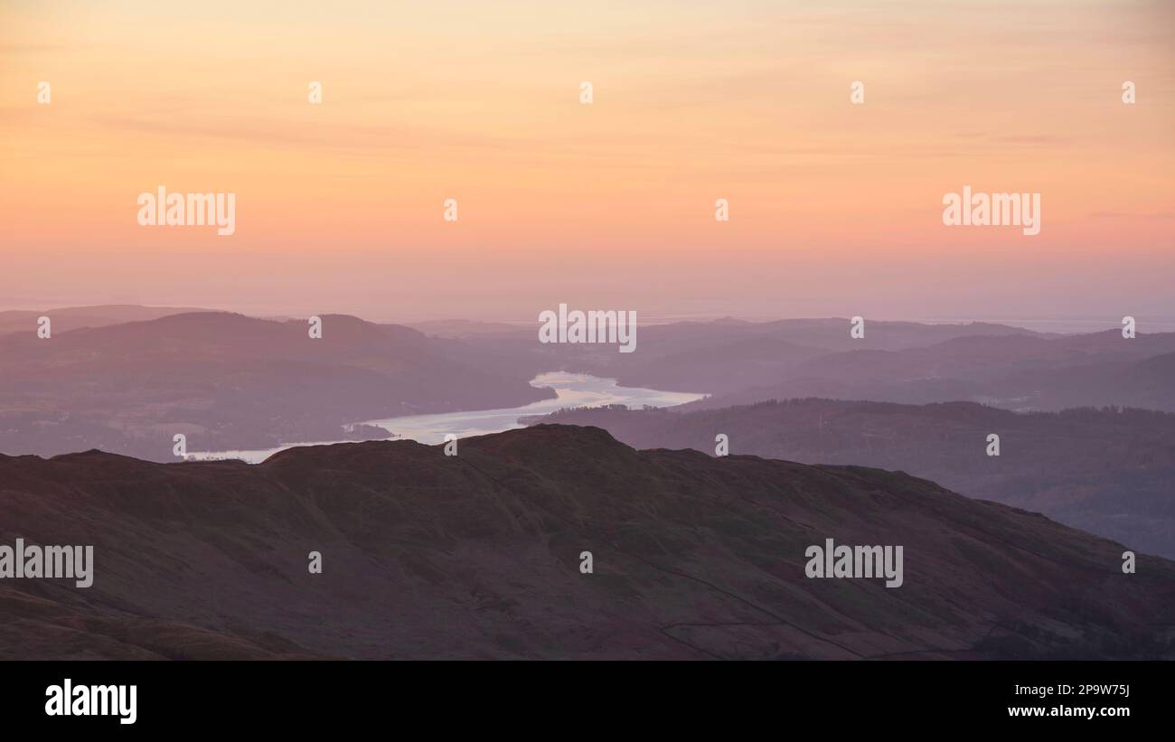 Beautiful Winter dawn landscape view from Red Screes in Lake District ...