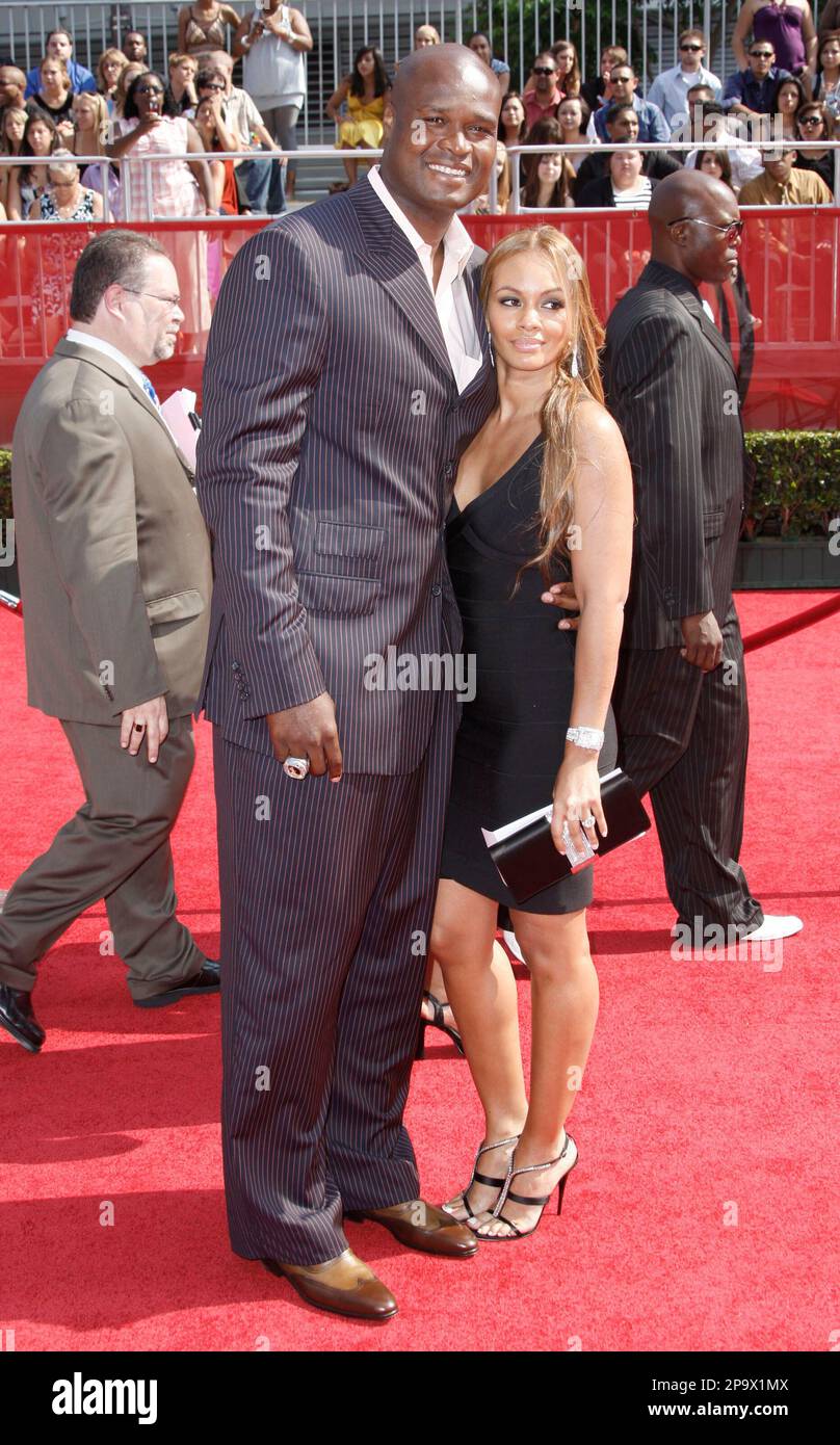 Basketball player Antoine Walker, left, and guest arrive at the ESPYs