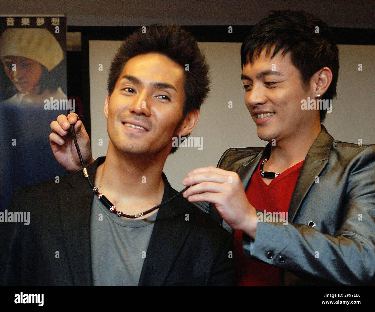 Japanese singer Kosuke Atari receives a necklace from Taiwanese singer ...