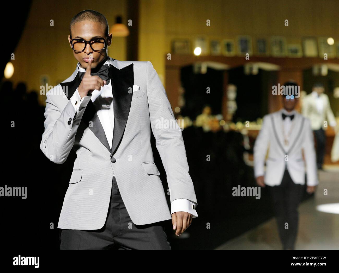 Dsquared2 outfit deals