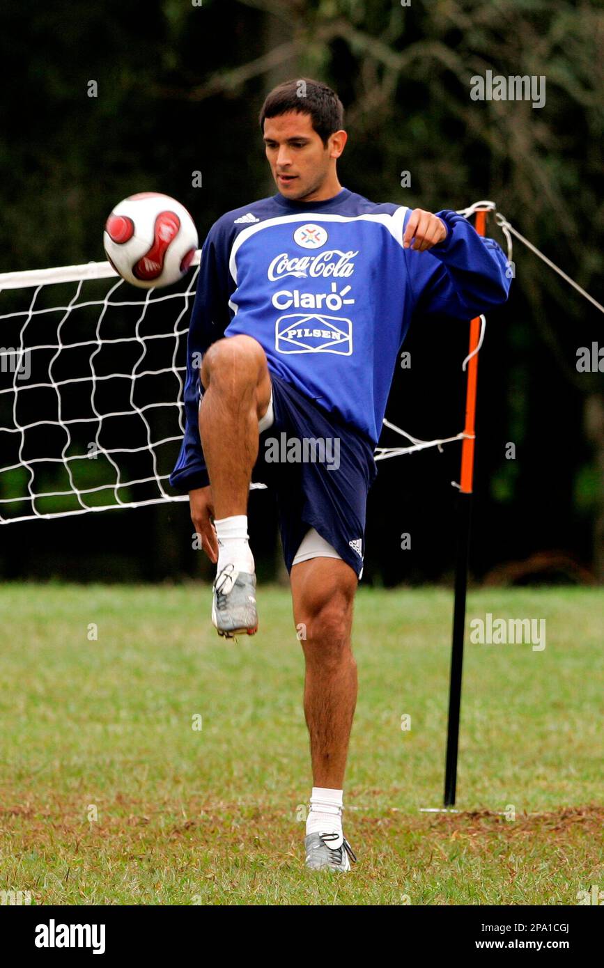 Paraguay s soccer player Roque Santa Cruz trains in Ypane camp