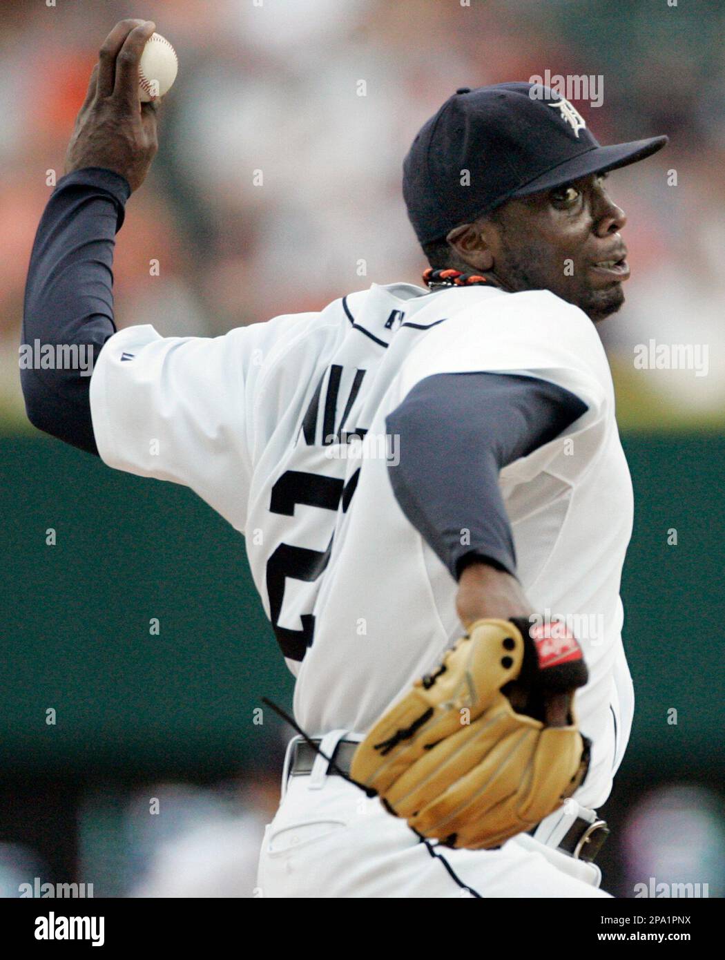 Detroit Tigers' Dontrelle Willis pitches against the Texas Rangers in a  baseball game Tuesday, May 19, 2009 in Detroit. (AP Photo/Duane Burleson  Stock Photo - Alamy