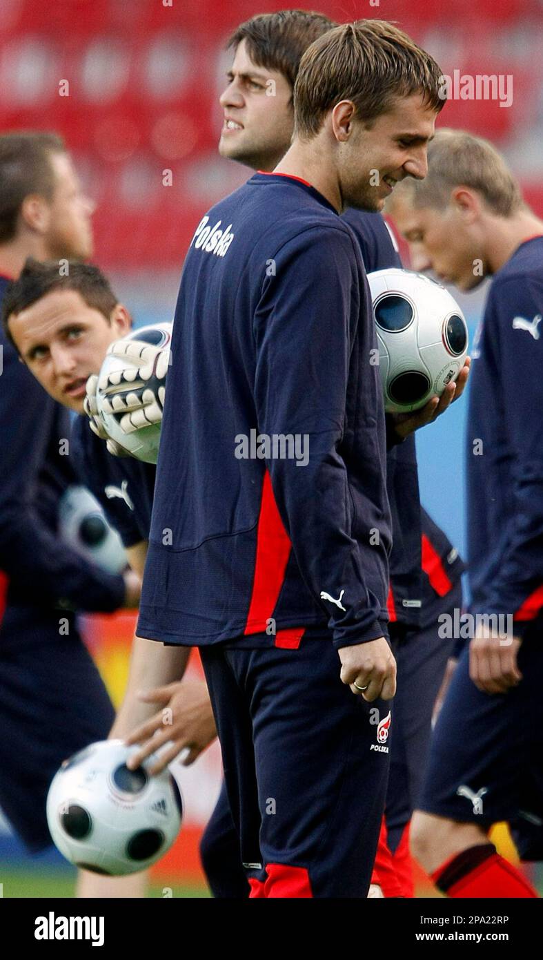 Poland's players Dariusz Dudka, left, Lukasz Fabianski, second from left, and Pawel Golanski, foreground, are seen during a training session of the national soccer team of Poland in Klagenfurt, Austria, Saturday, June 7, 2008. Poland is in group B at the Euro 2008 European Soccer Championships in Austria and Switzerland. (AP Photo/Czarek Sokolowski) Stock Photo