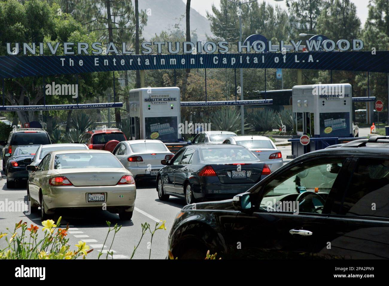 Cars file in lanes as Universal Studios Hollywood reopens its theme ...