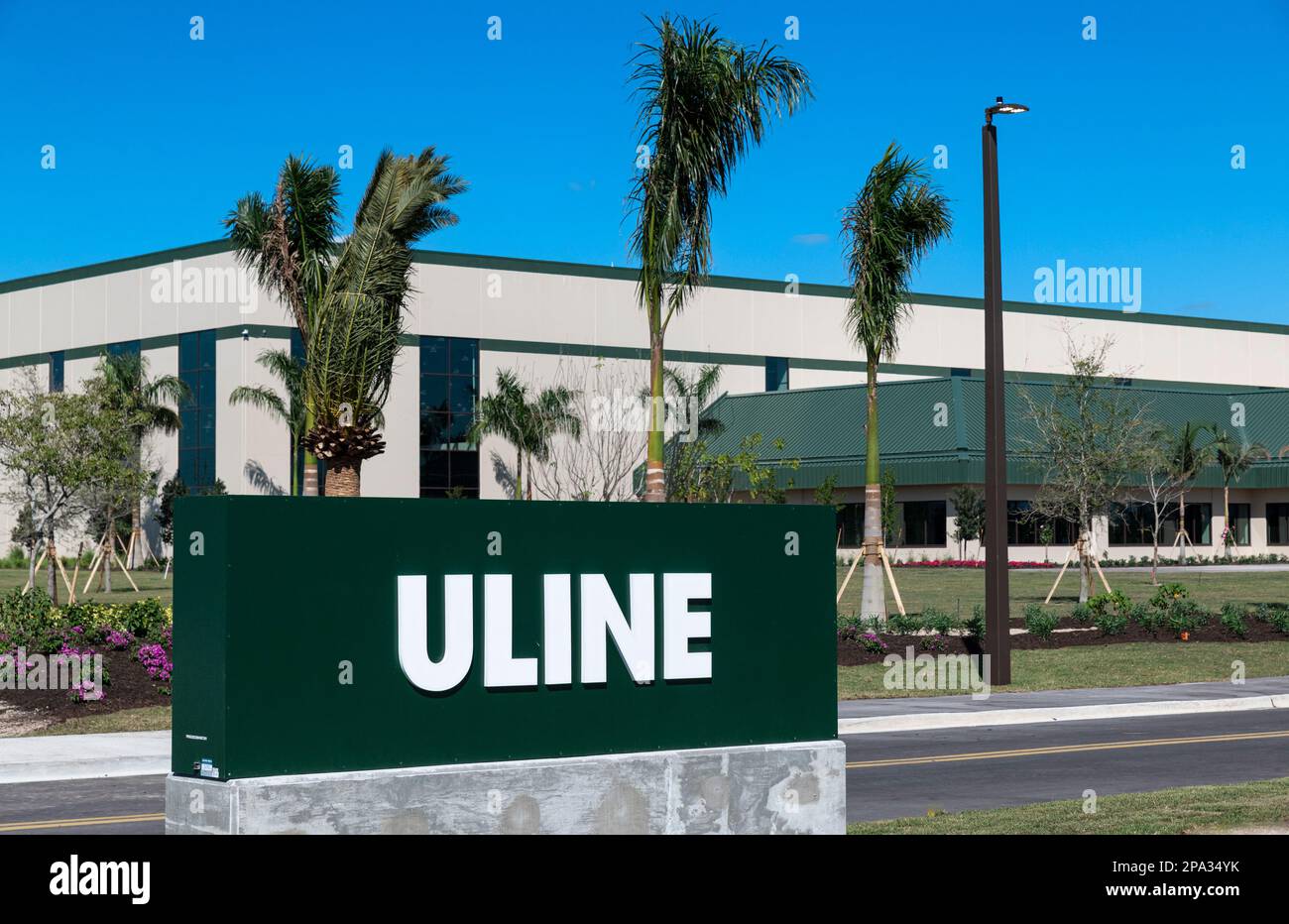Uline is a leading distributor of shipping, packaging and industrial supplies. Warehouse in Naples, Florida, USA. Stock Photo