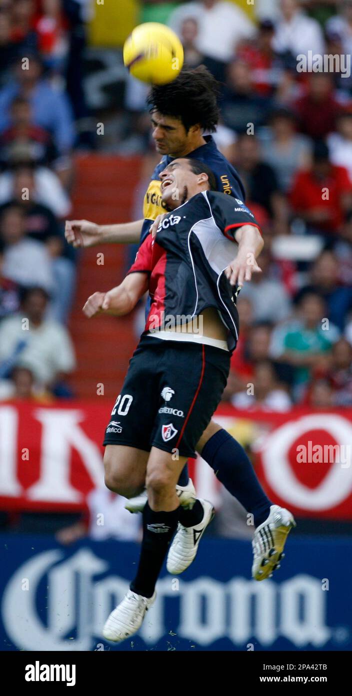 Mexico's Atlas' Ulises Mendivil, front, fights for the ball with  Argentina's Boca Juniors' Julio Cesar Caceres, from Paraguay, during a Copa  Libertadores soccer game in Guadalajara, Mexico, Wednesday, May 21, 2008.  (AP