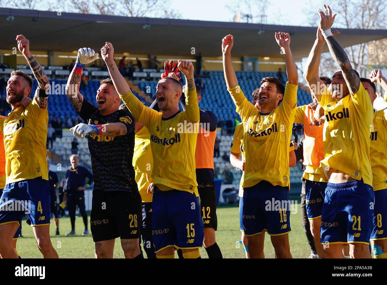 Modena celebrates the victory during the Italian soccer Serie B match Modena  FC vs Cagliari Calcio on February 03, 2023 at the Alberto Braglia stadium  in Modena, Italy (Photo by Luca Diliberto/LiveMedia