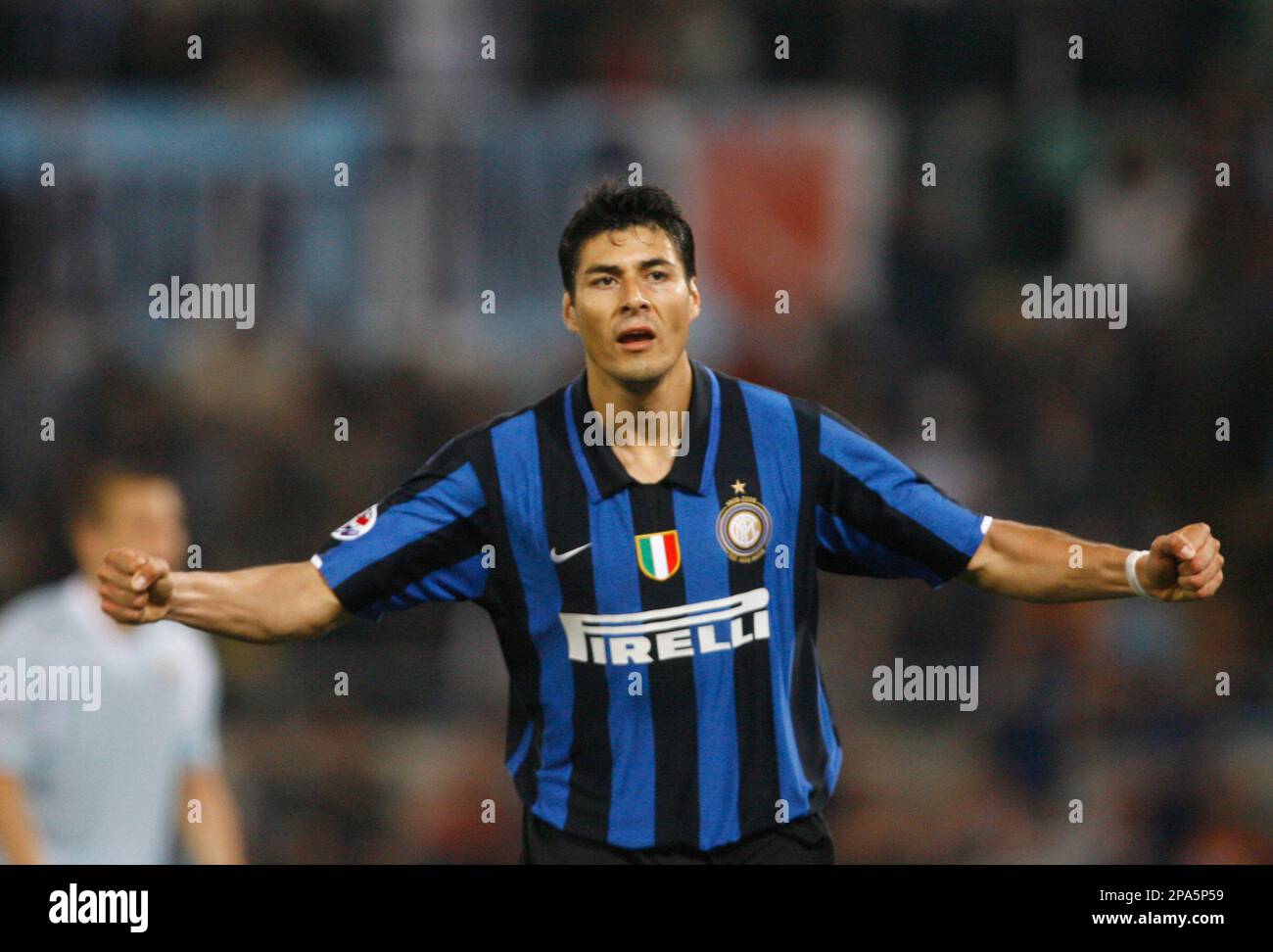 Inter Milan forward Julio Ricardo Cruz celebrates after scoring