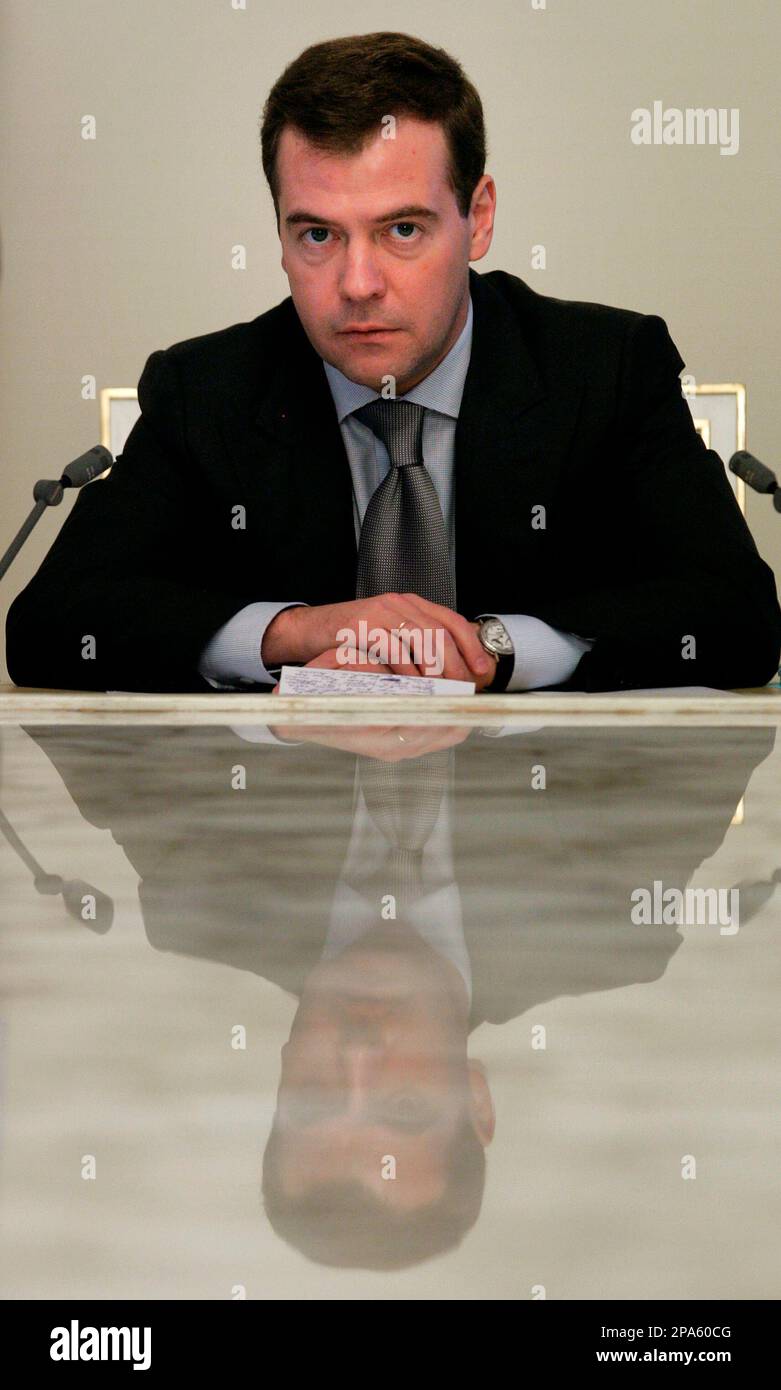 **ARCHIV** Dmitri Medwedew am 24.April 2008 im Kreml in Moskau. Der