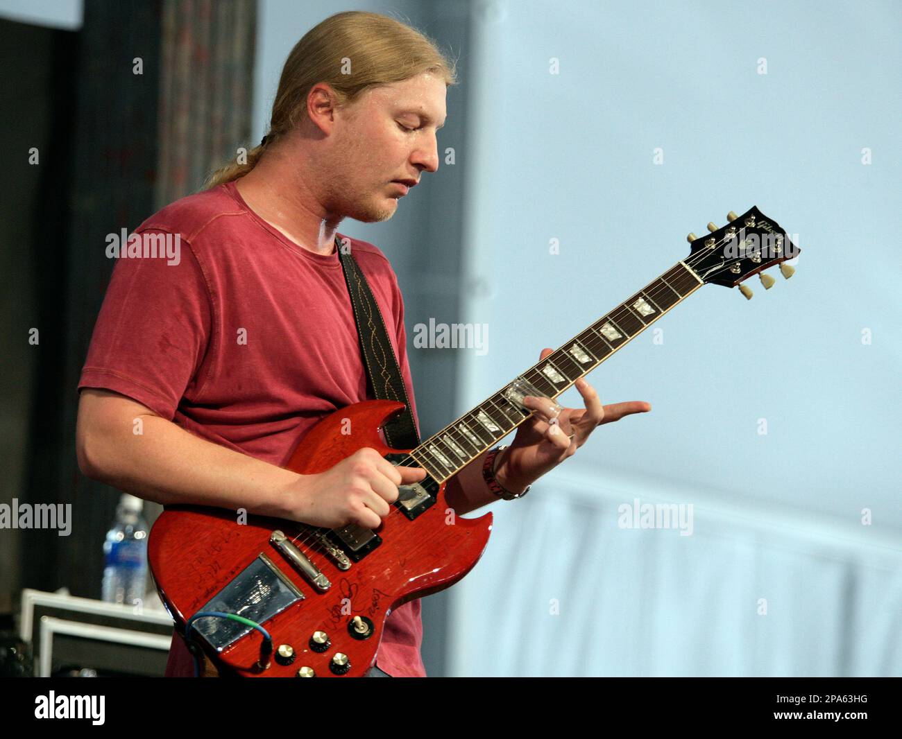 derek-trucks-of-the-derek-trucks-band-performs-during-the-2008-new