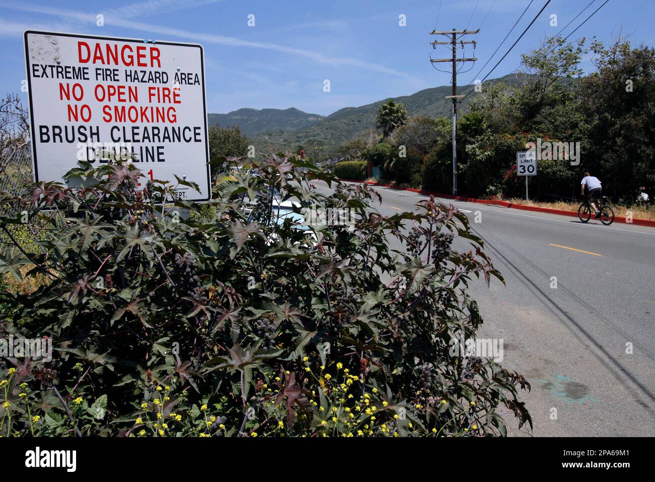 for-release-sunday-may-4-and-thereaftera-fire-danger-warning-sign-is-displayed-along-a-road-in-malibu-calif-monday-april-28-2008-the-los-angeles-fire-department-has-begun-enforcing-a-brush-clearance-rule-for-homes-near-the-mountains-surrounding-los-angeles-owners-could-be-fined-if-they-fail-to-clear-brush-within-200-feet-of-their-homes-or-buildings-ap-photodamian-dovarganes-2PA69M1.jpg