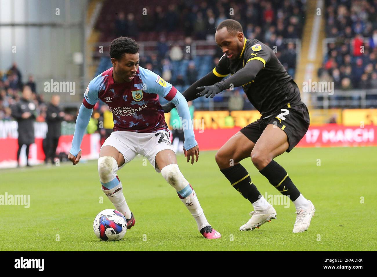 Joel Grodowski of SC Verl controls the ball during the 3. Liga match  News Photo - Getty Images