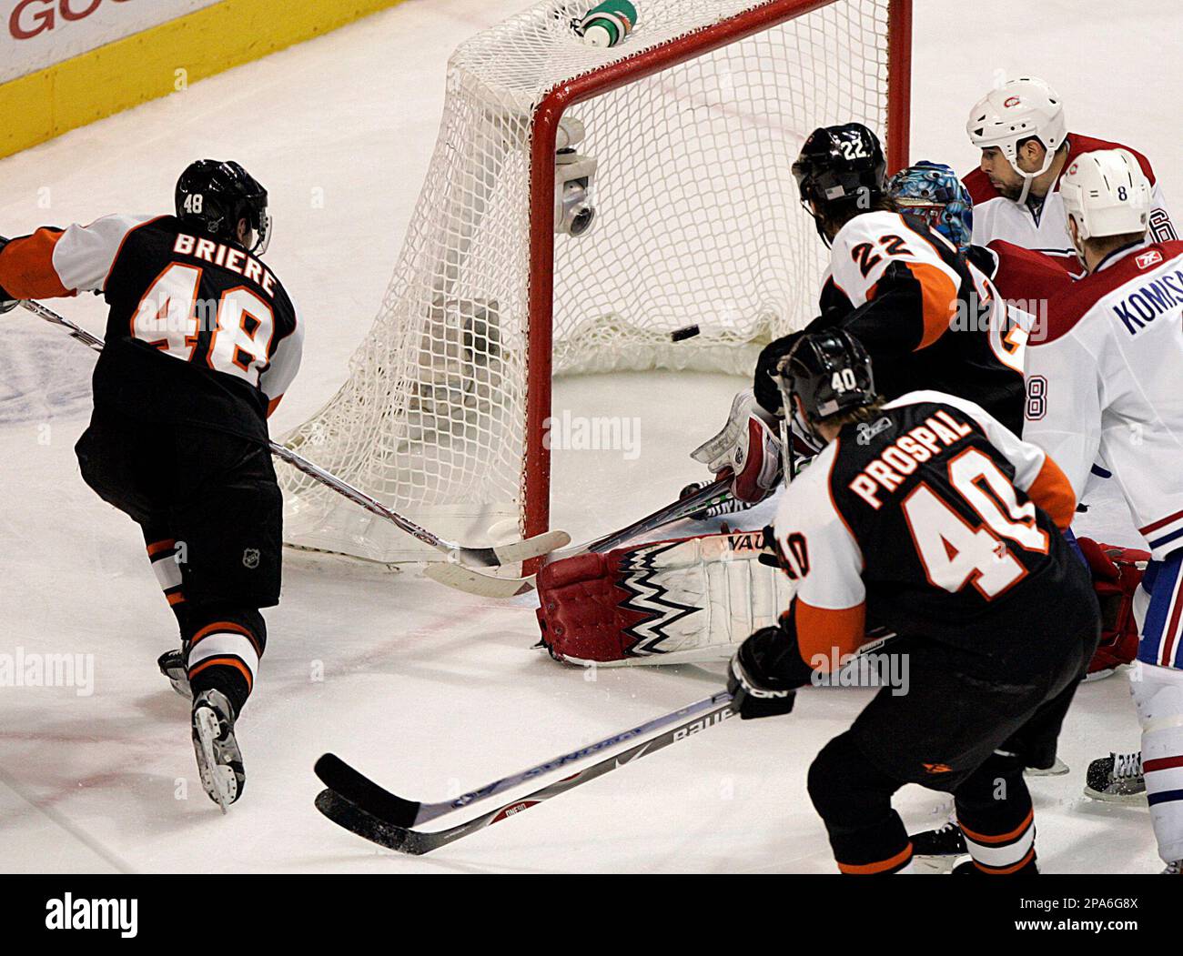 The Philadelphia Flyers' Danny Briere, left, and the New Jersey Devils'  David Clarkson vie for the puck during the first period at the Wells Fargo  Center in Philadelphia, Pennsylvania, on Thursday, April