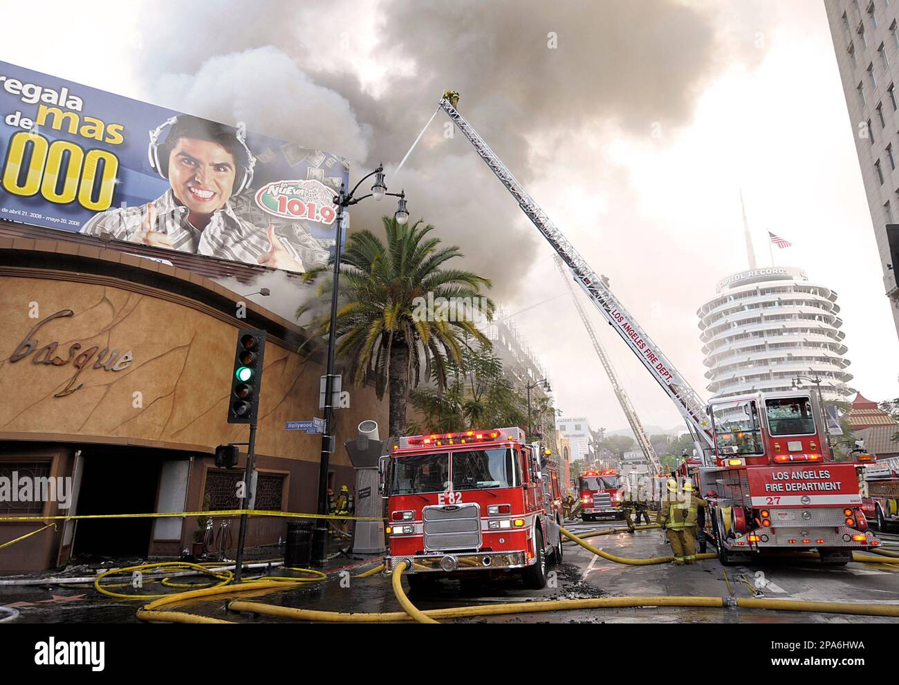 Los Angeles City firefighters battle a stubborn fire in a nightclub in ...