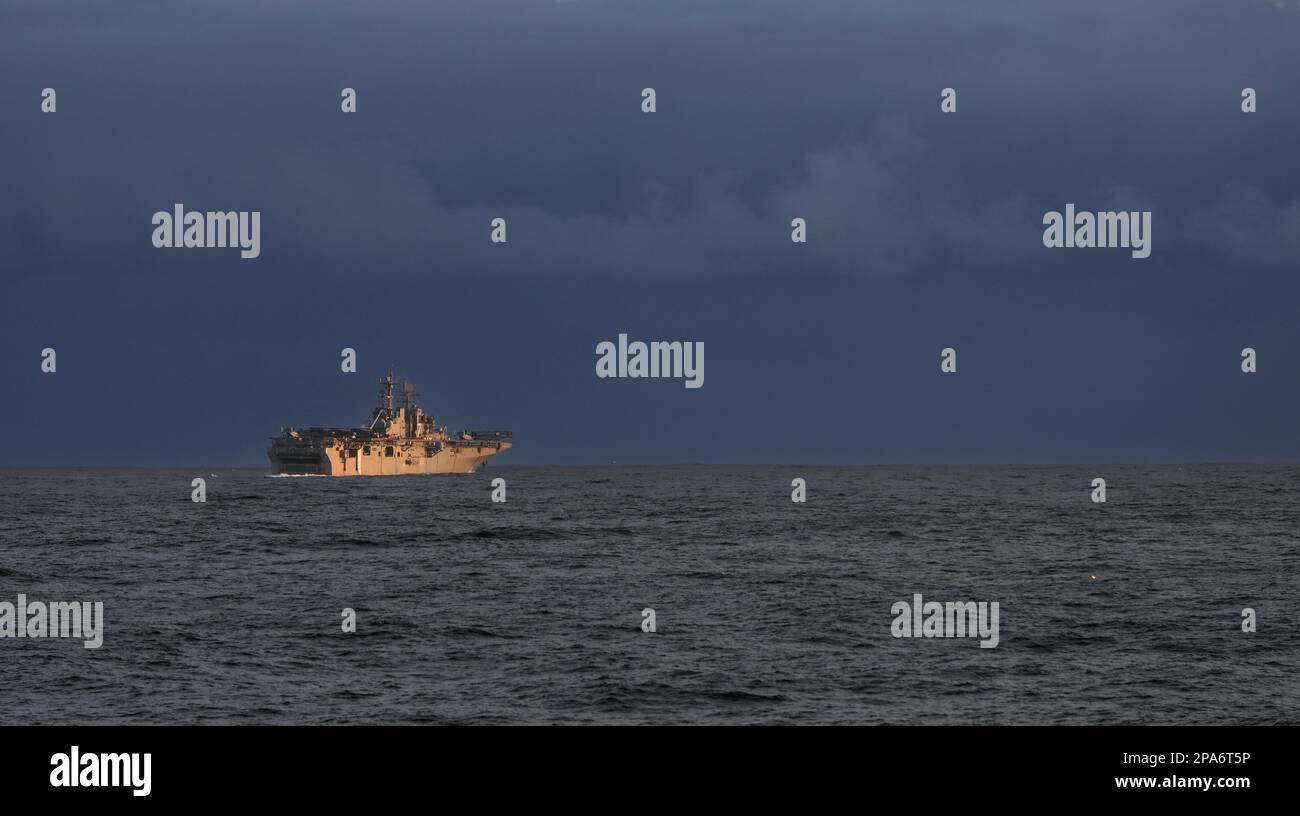 The Wasp class amphibious assault ship USS Iwo Jima Stock Photo