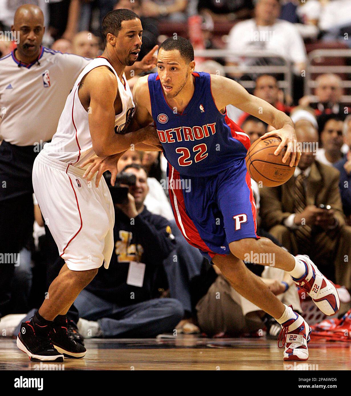 Philadelphia 76ers' Andre Miller, left, guards Detroit Pistons