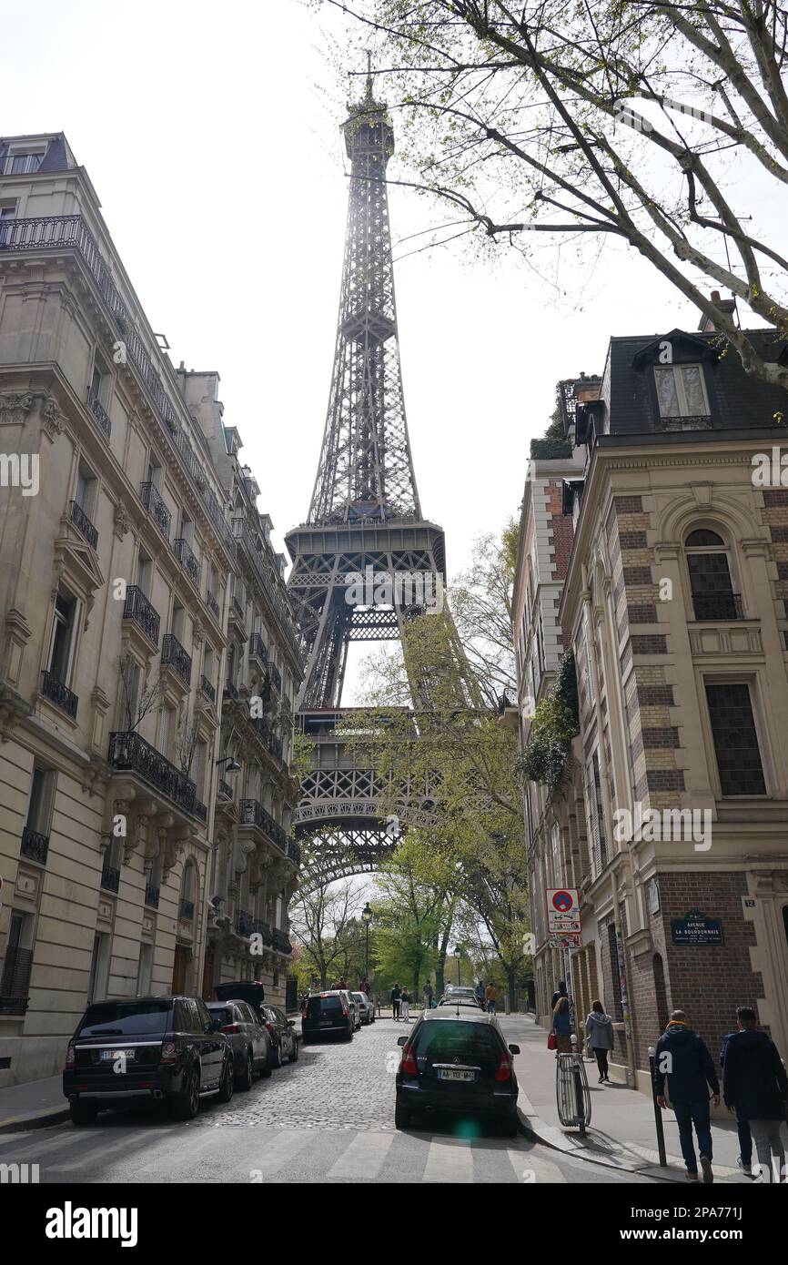 Eiffel Tower seen from Avenue de la Bourdonnais, septième arrondissement, Paris, France Stock Photo