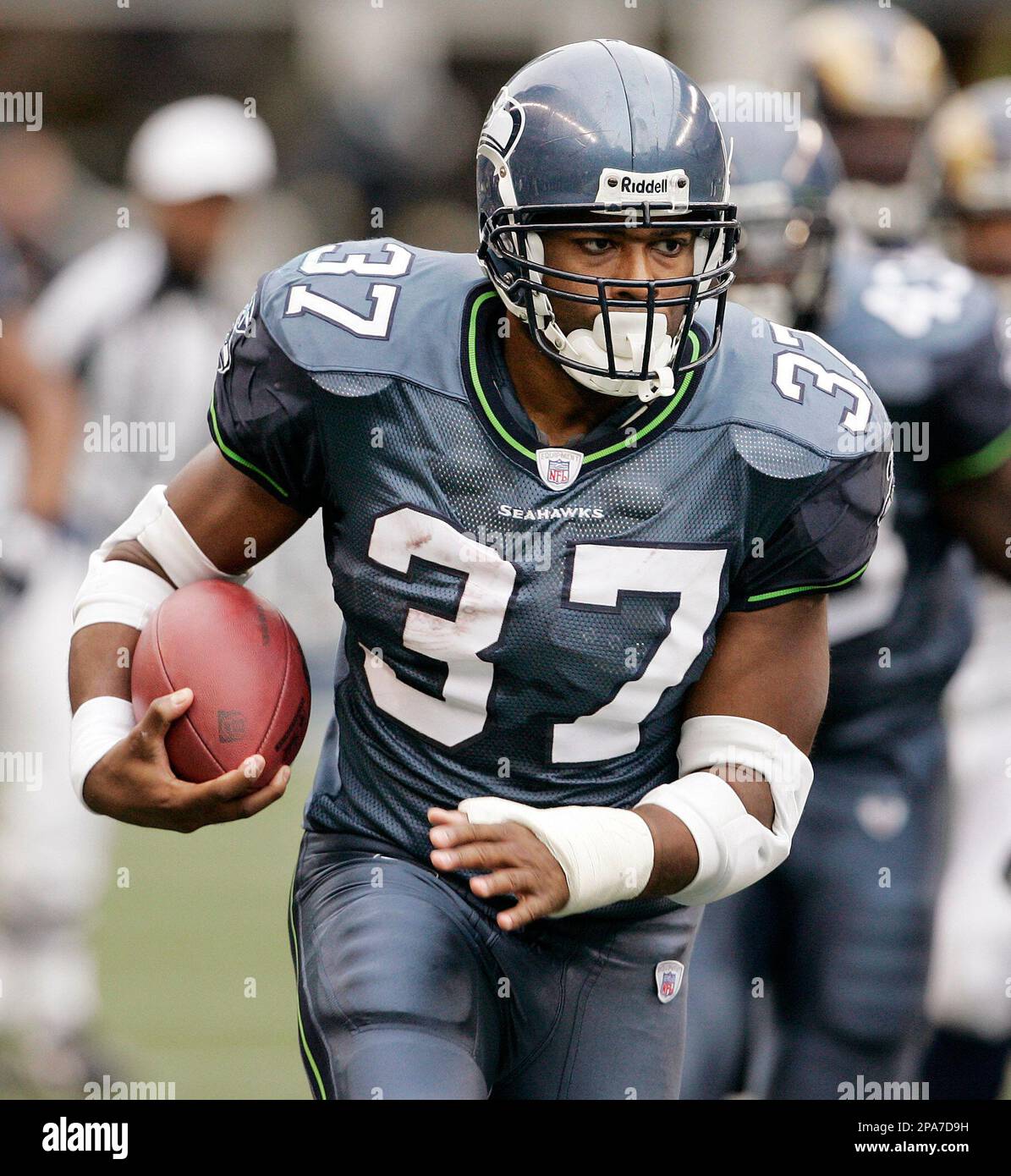 FILE ** In this Oct. 21, 2007 file photo, Seattle Seahawks' Shaun Alexander  runs against the St. Louis Rams during the first half of an NFL football  game in Seattle. Seahawks